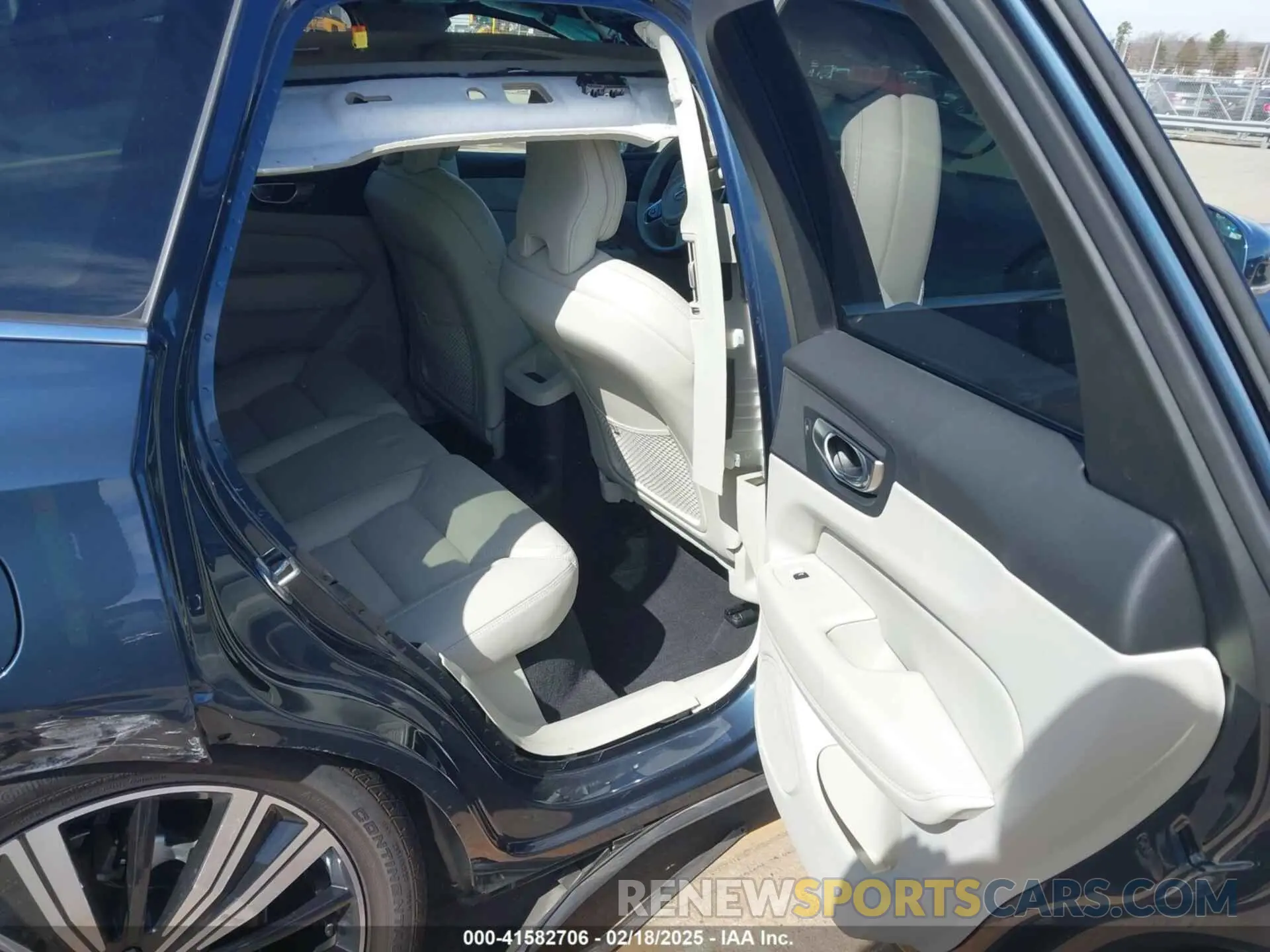 8 fotografías del automóvil dañado YV4H60DA7P1375213 VOLVO XC60 RECHARGE PLUG-IN HYBRID 2023