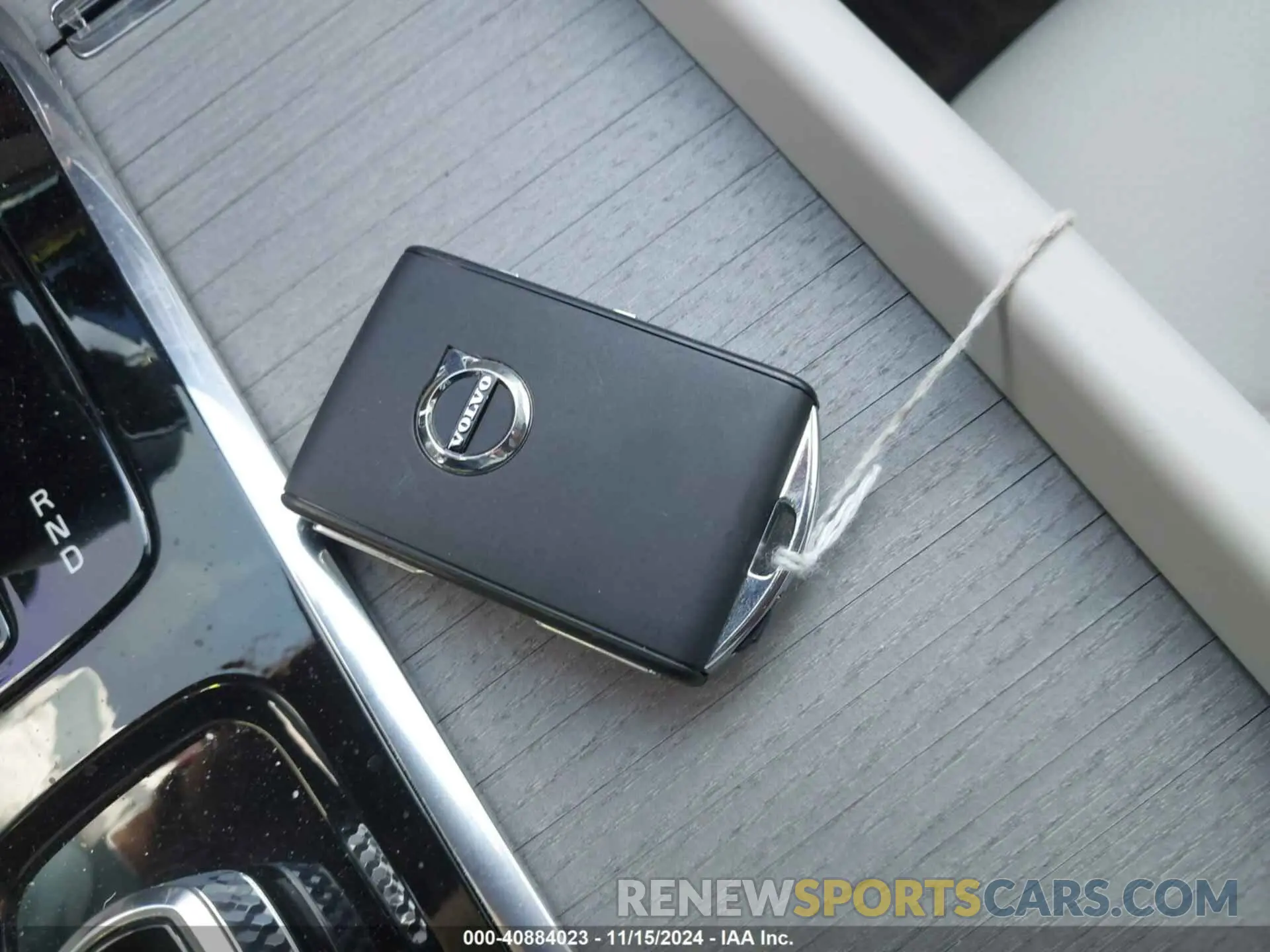 11 fotografías del automóvil dañado YV4H60DL1R1872052 VOLVO XC60 RECHARGE PLUG-IN HYBRID 2024