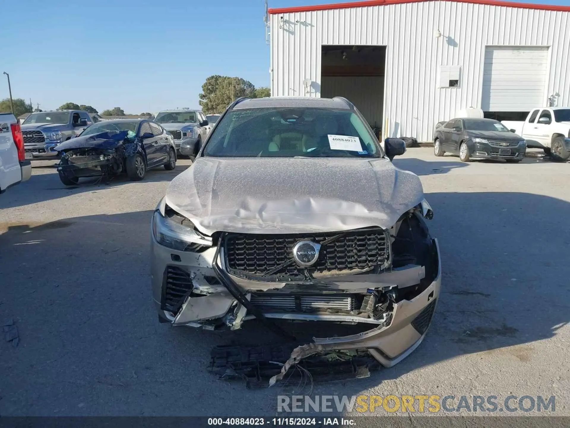 12 fotografías del automóvil dañado YV4H60DL1R1872052 VOLVO XC60 RECHARGE PLUG-IN HYBRID 2024