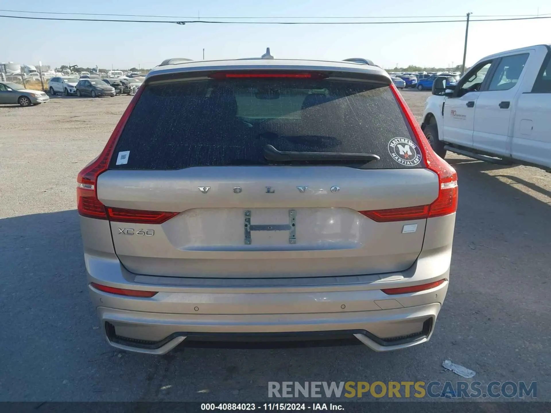16 fotografías del automóvil dañado YV4H60DL1R1872052 VOLVO XC60 RECHARGE PLUG-IN HYBRID 2024