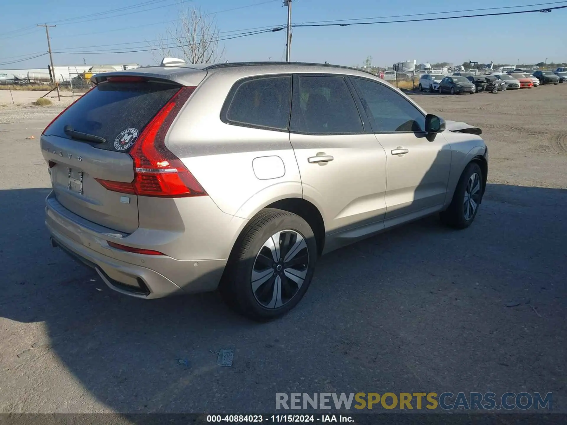 4 fotografías del automóvil dañado YV4H60DL1R1872052 VOLVO XC60 RECHARGE PLUG-IN HYBRID 2024