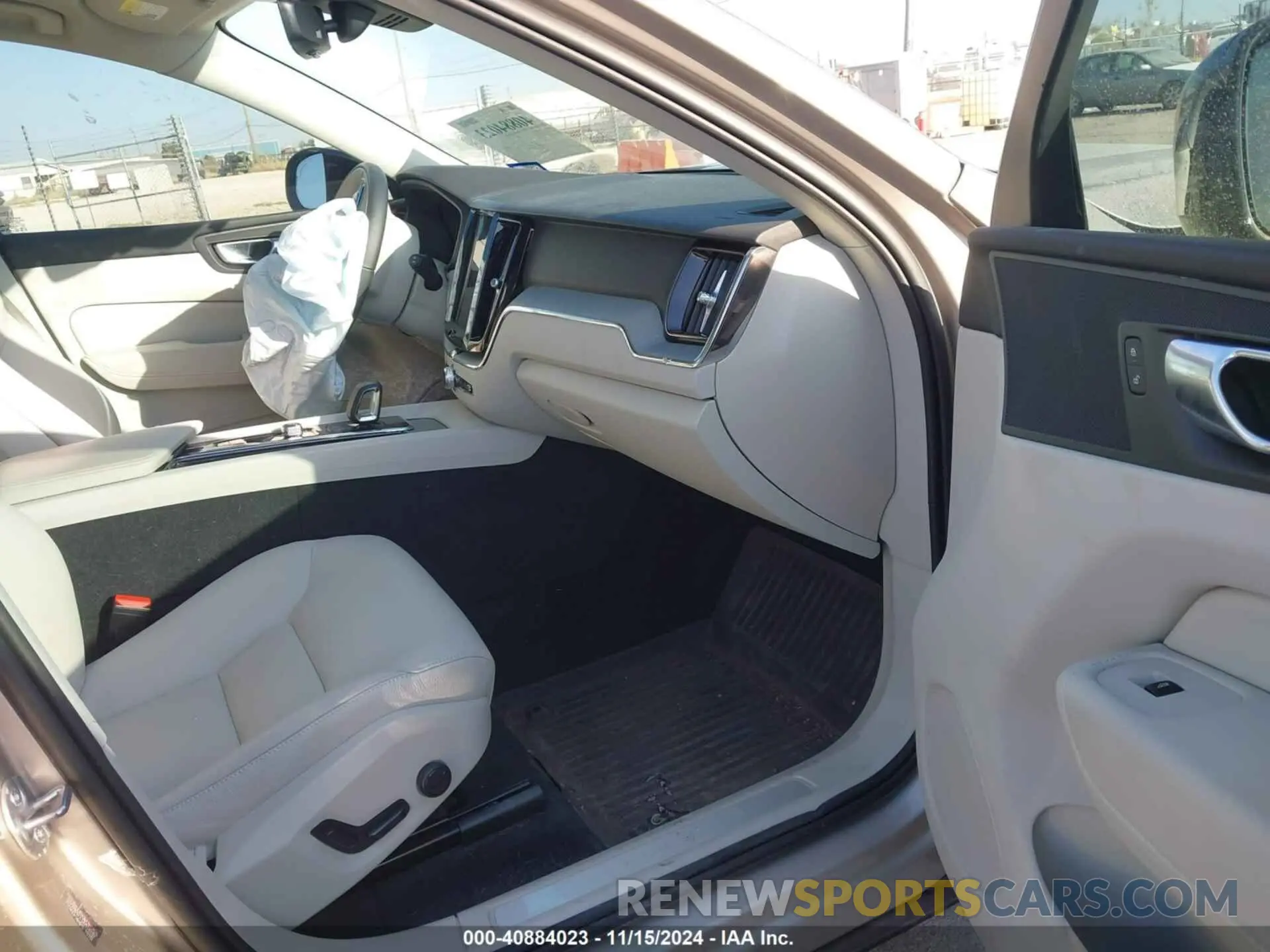 5 fotografías del automóvil dañado YV4H60DL1R1872052 VOLVO XC60 RECHARGE PLUG-IN HYBRID 2024