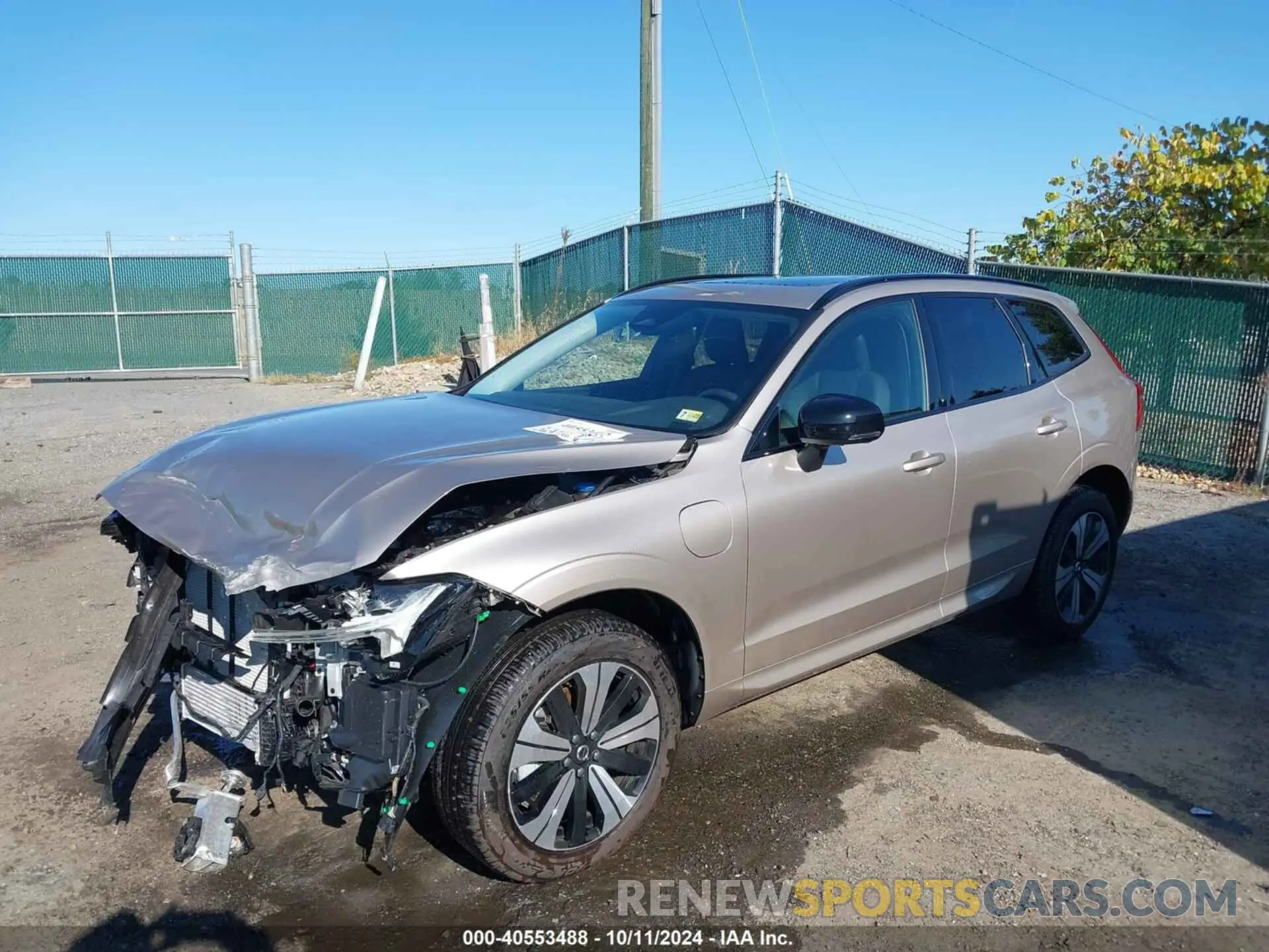 2 fotografías del automóvil dañado YV4H60DL6R1866411 VOLVO XC60 RECHARGE PLUG-IN HYBRID 2024