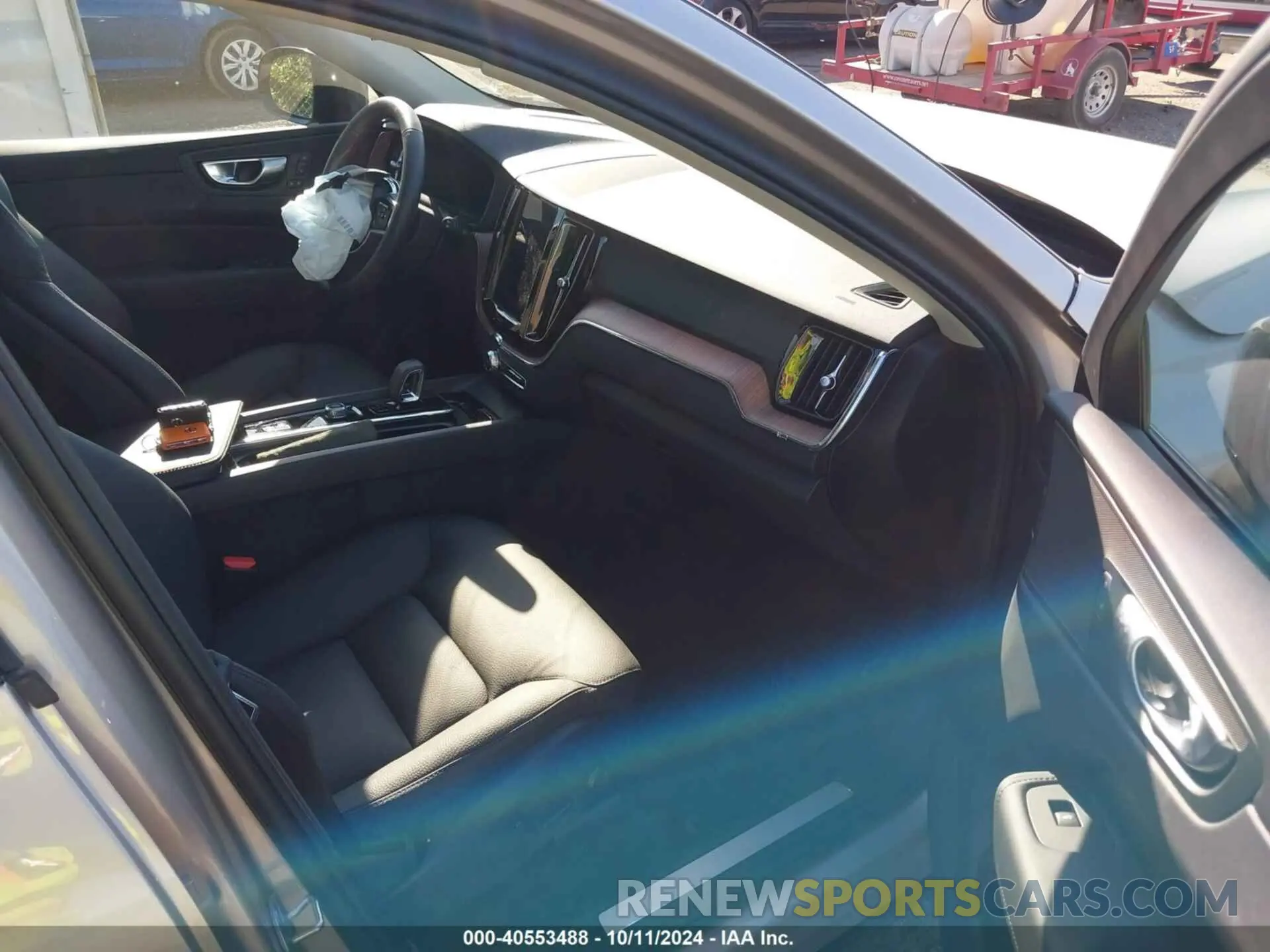 5 fotografías del automóvil dañado YV4H60DL6R1866411 VOLVO XC60 RECHARGE PLUG-IN HYBRID 2024