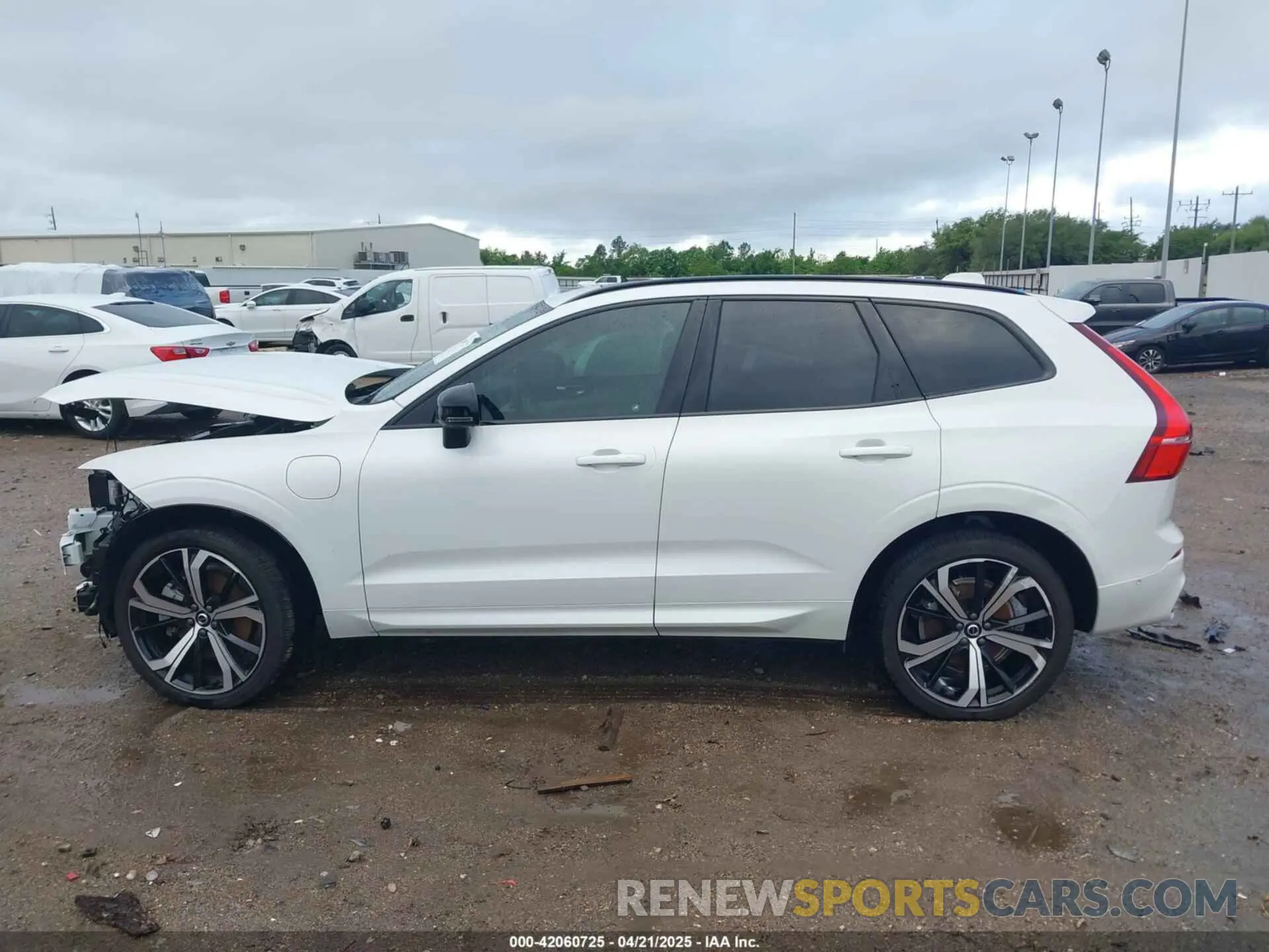 15 fotografías del automóvil dañado YV4H60DM2R1877155 VOLVO XC60 RECHARGE PLUG-IN HYBRID 2024