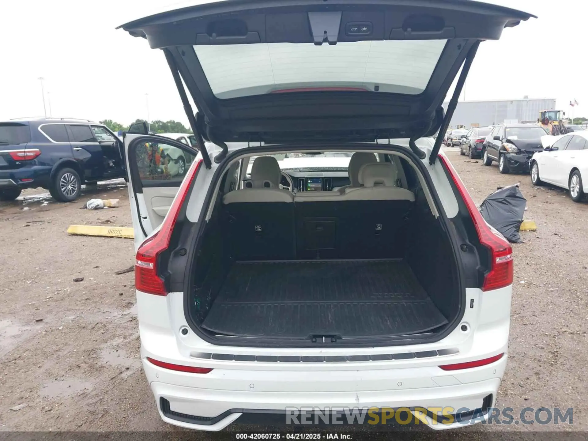 18 fotografías del automóvil dañado YV4H60DM2R1877155 VOLVO XC60 RECHARGE PLUG-IN HYBRID 2024