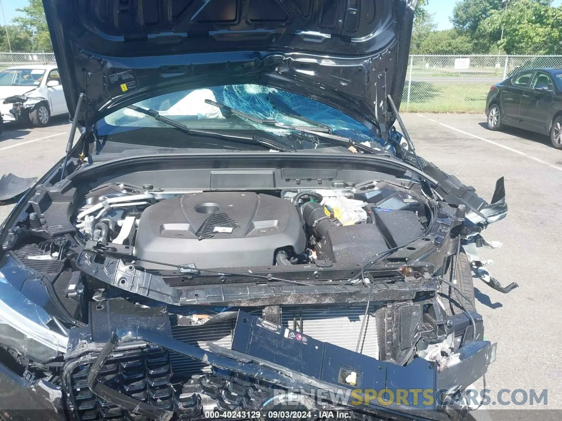10 fotografías del automóvil dañado YV4H60DM8R1906948 VOLVO XC60 RECHARGE PLUG-IN HYBRID 2024