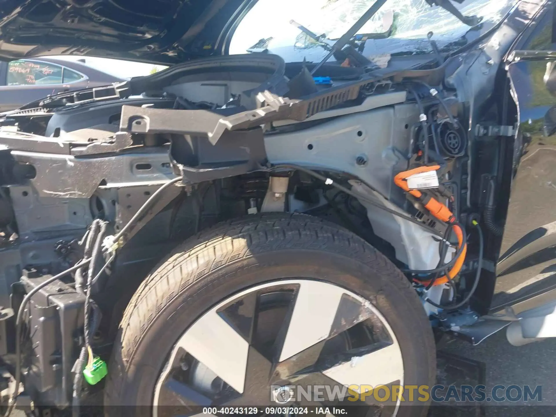 19 fotografías del automóvil dañado YV4H60DM8R1906948 VOLVO XC60 RECHARGE PLUG-IN HYBRID 2024