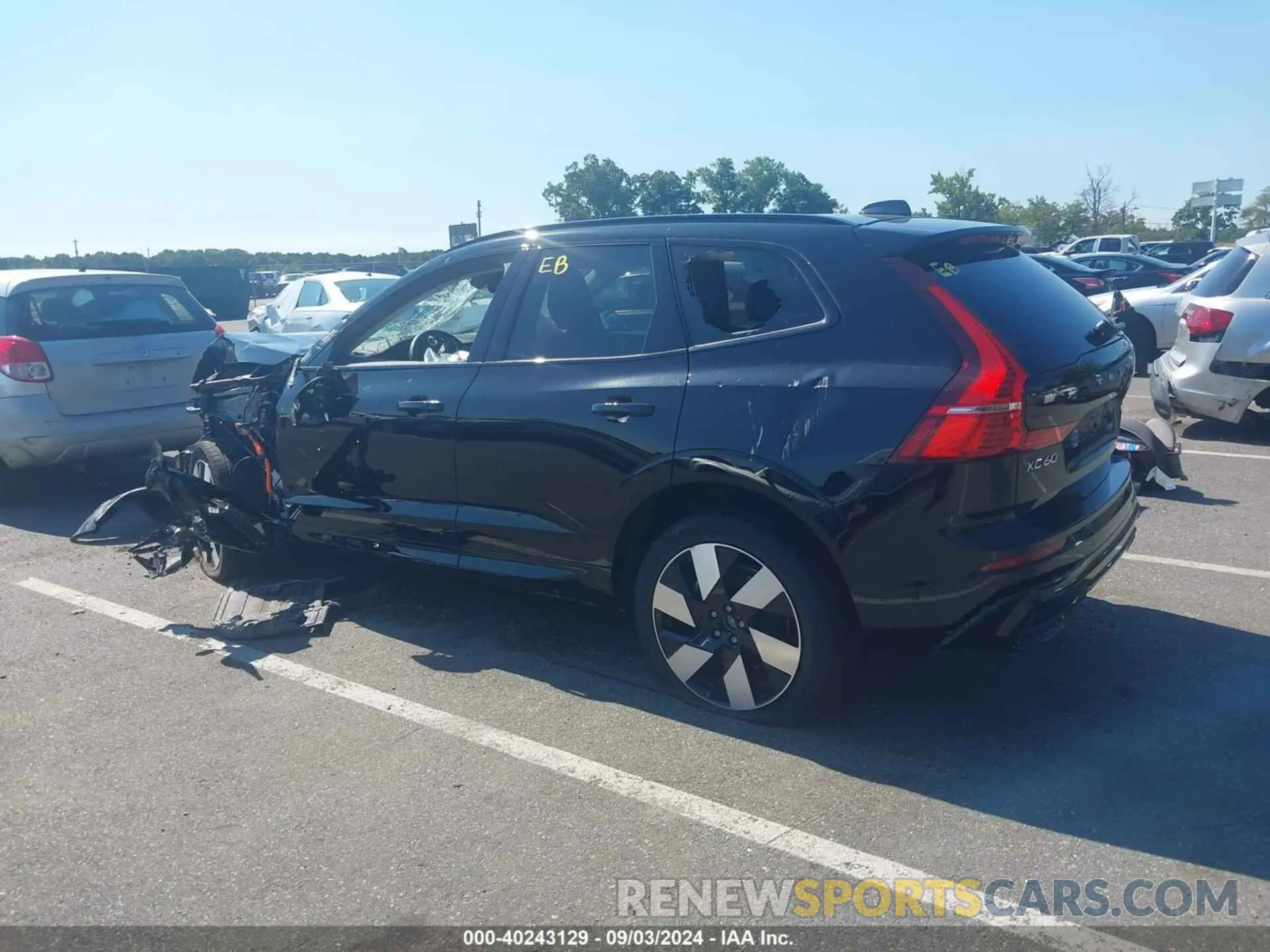 3 fotografías del automóvil dañado YV4H60DM8R1906948 VOLVO XC60 RECHARGE PLUG-IN HYBRID 2024