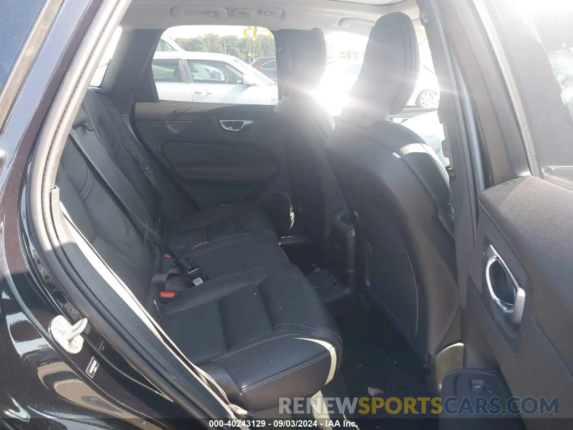 8 fotografías del automóvil dañado YV4H60DM8R1906948 VOLVO XC60 RECHARGE PLUG-IN HYBRID 2024