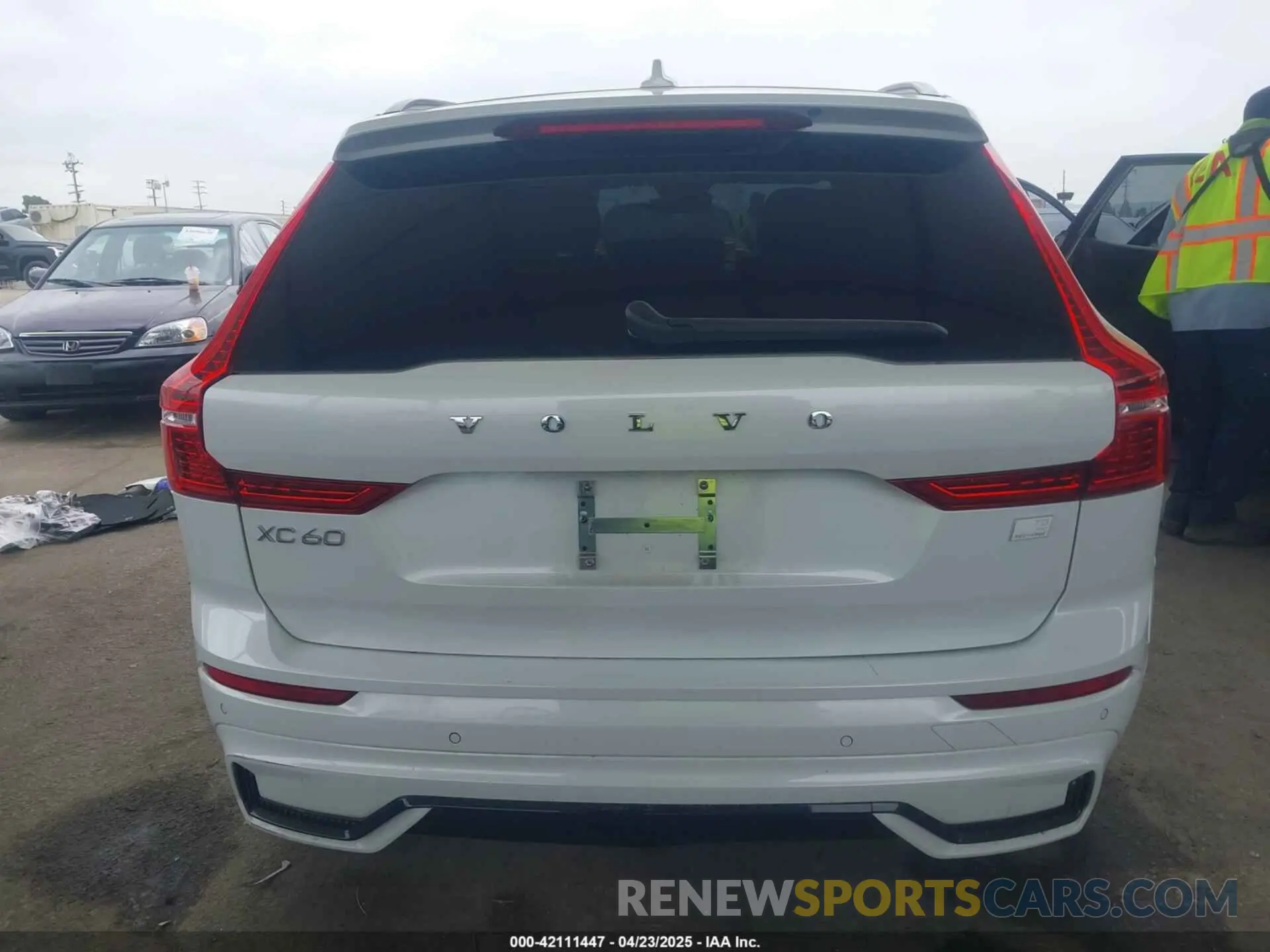 16 fotografías del automóvil dañado YV4H60DM9R1805451 VOLVO XC60 RECHARGE PLUG-IN HYBRID 2024