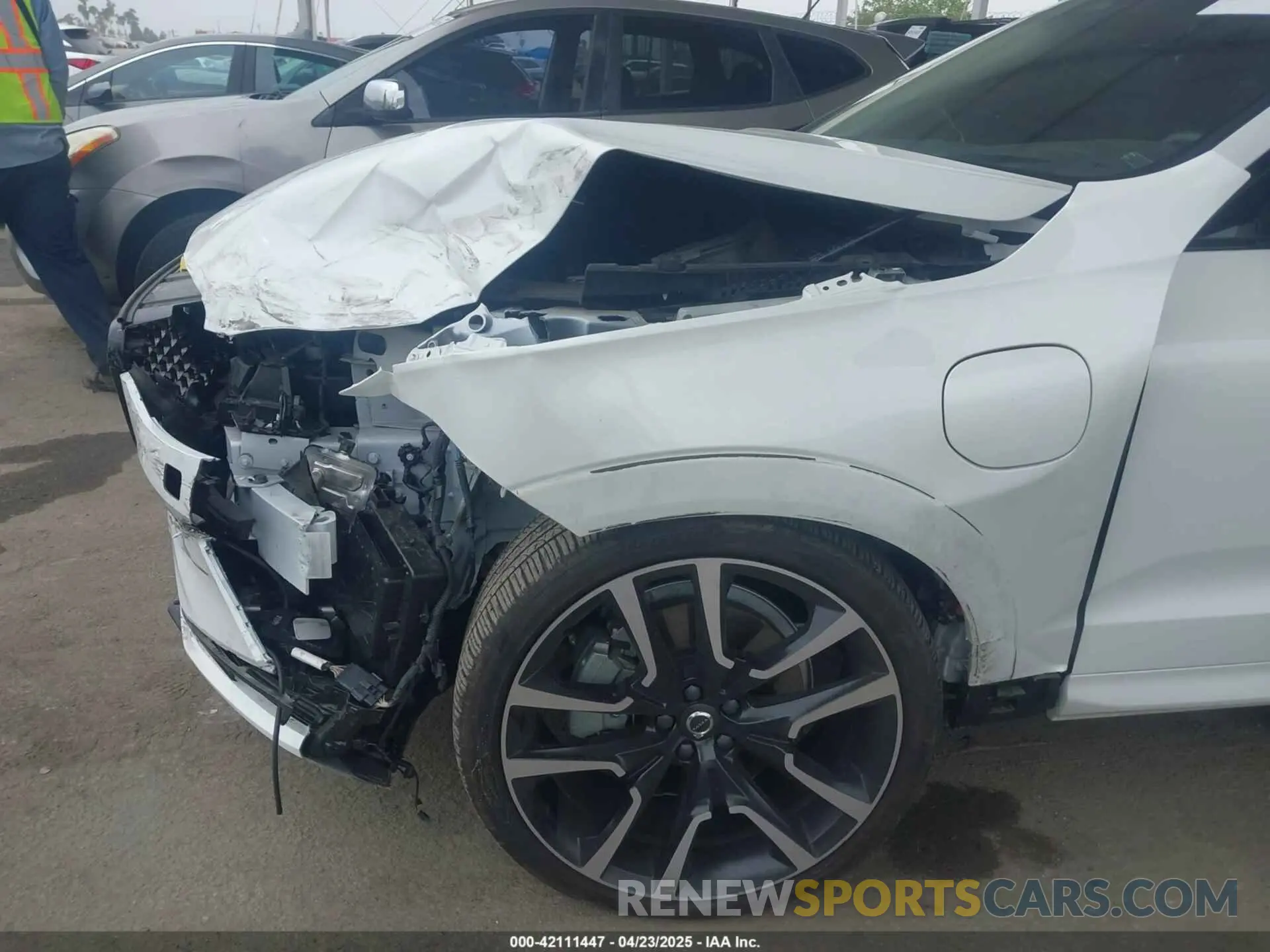 17 fotografías del automóvil dañado YV4H60DM9R1805451 VOLVO XC60 RECHARGE PLUG-IN HYBRID 2024
