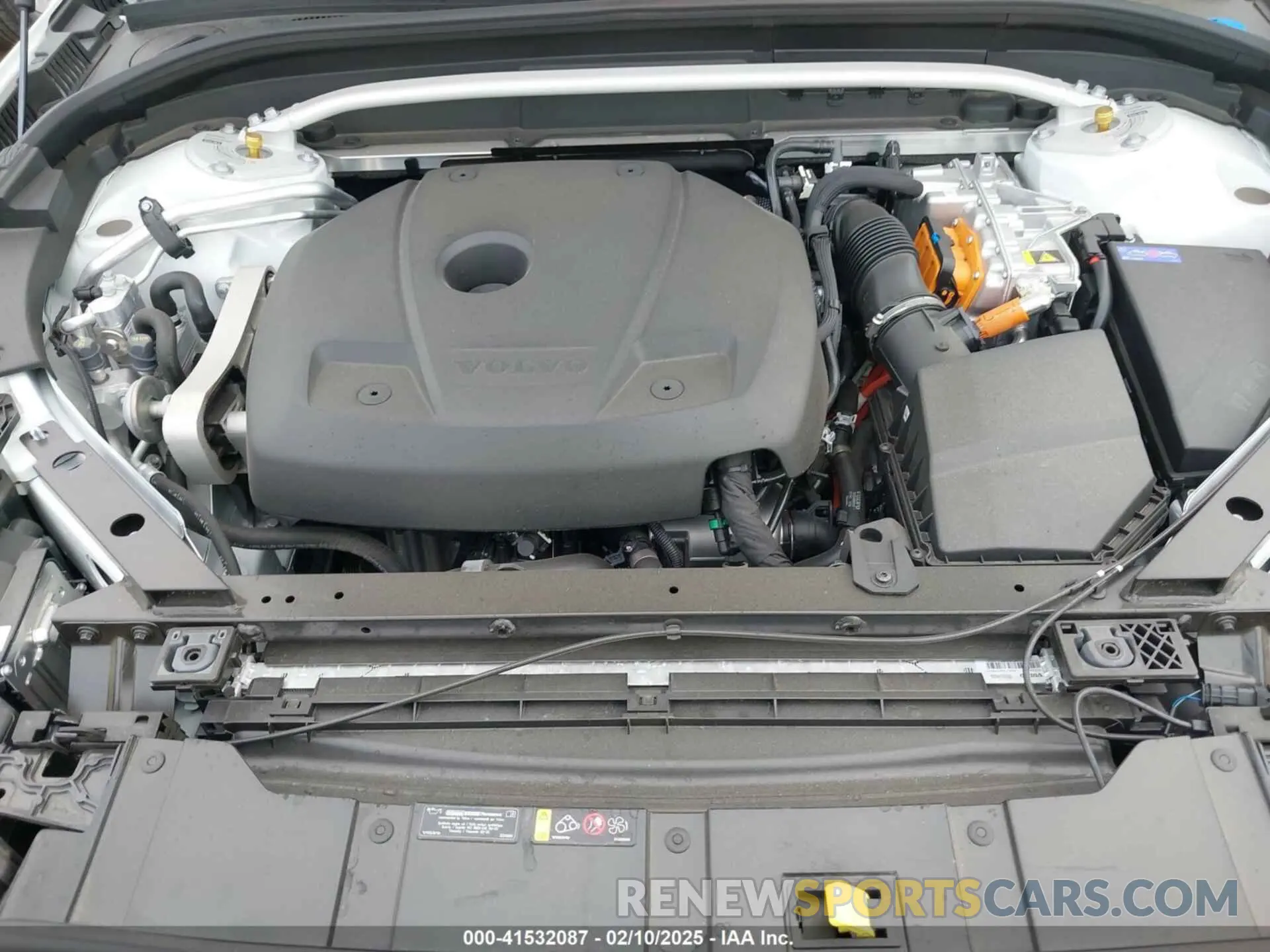 10 fotografías del automóvil dañado YV4H60DP3R1907578 VOLVO XC60 RECHARGE PLUG-IN HYBRID 2024