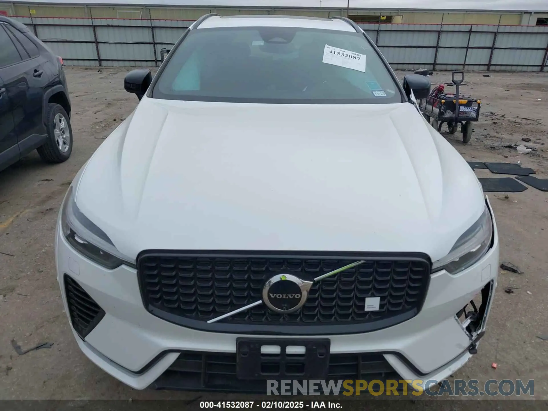 12 fotografías del automóvil dañado YV4H60DP3R1907578 VOLVO XC60 RECHARGE PLUG-IN HYBRID 2024