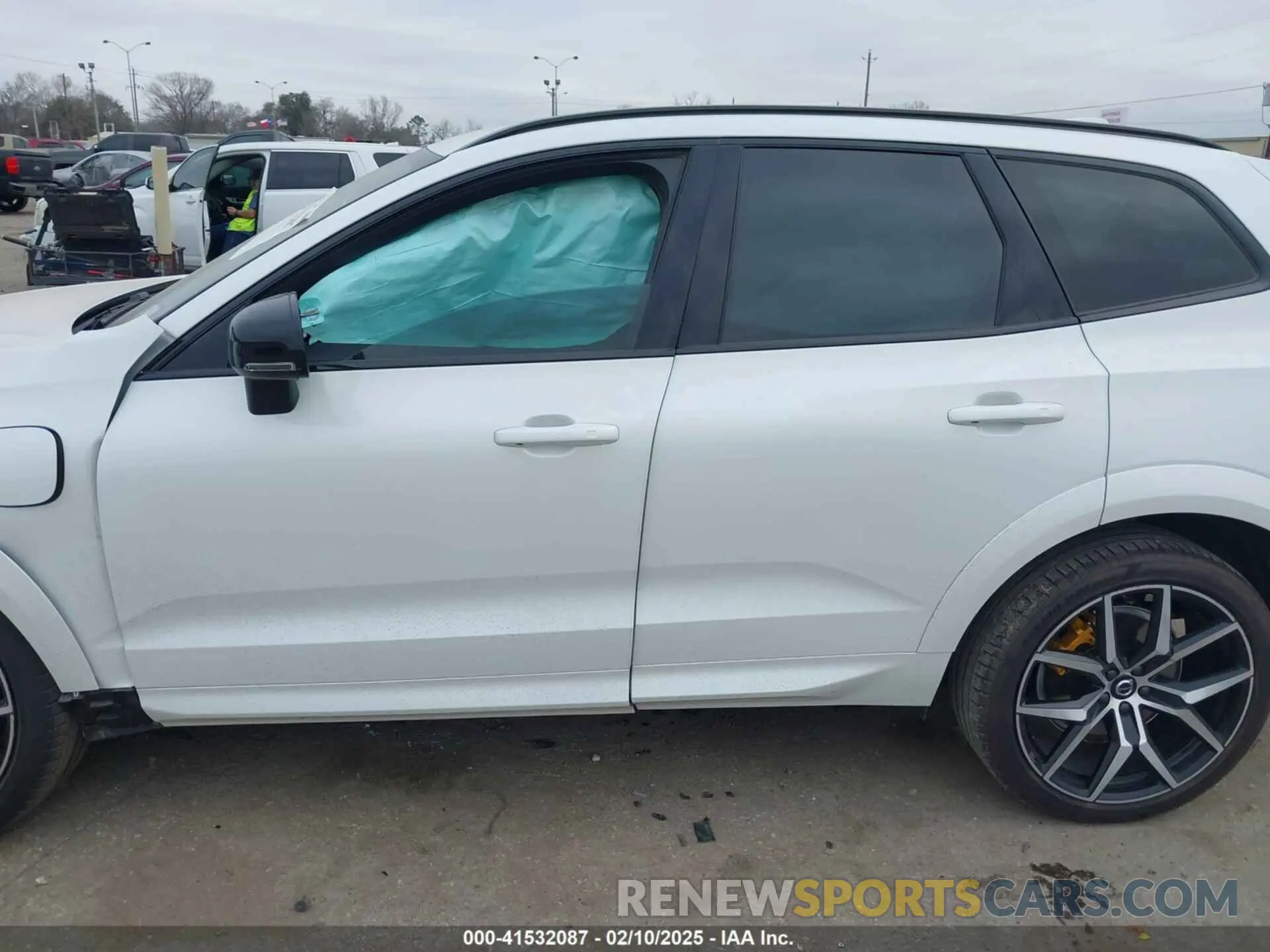 14 fotografías del automóvil dañado YV4H60DP3R1907578 VOLVO XC60 RECHARGE PLUG-IN HYBRID 2024