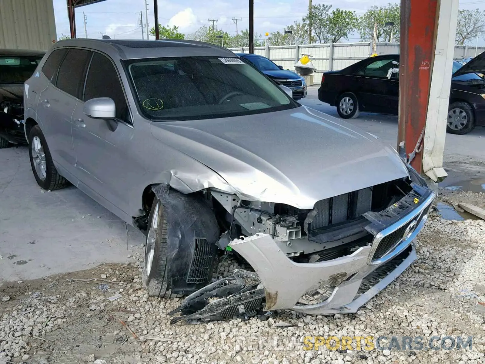 1 fotografías del automóvil dañado LYV102DK8KB184556 VOLVO XC60 T5 2019
