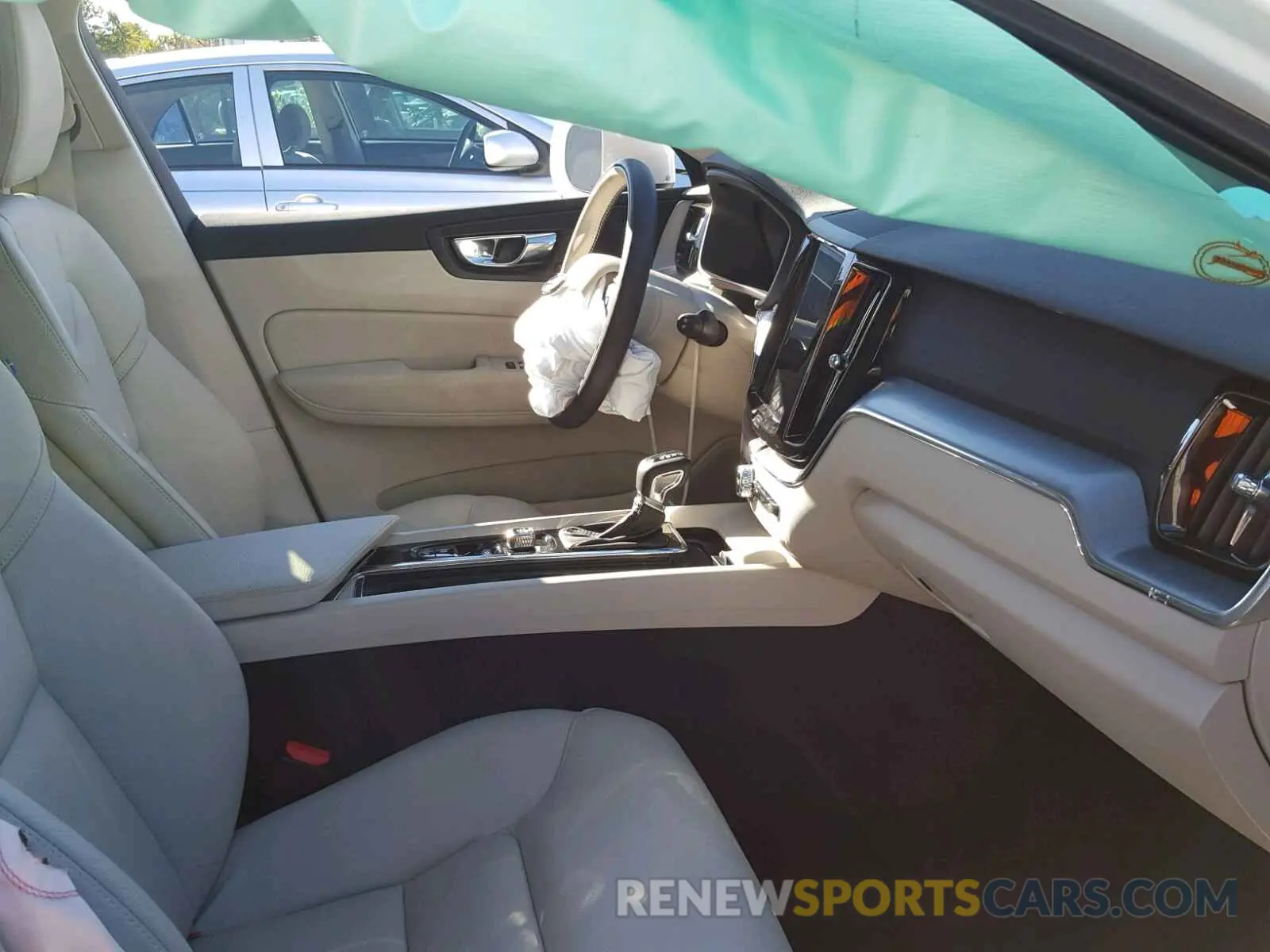 5 fotografías del automóvil dañado LYV102DKXKB176698 VOLVO XC60 T5 2019