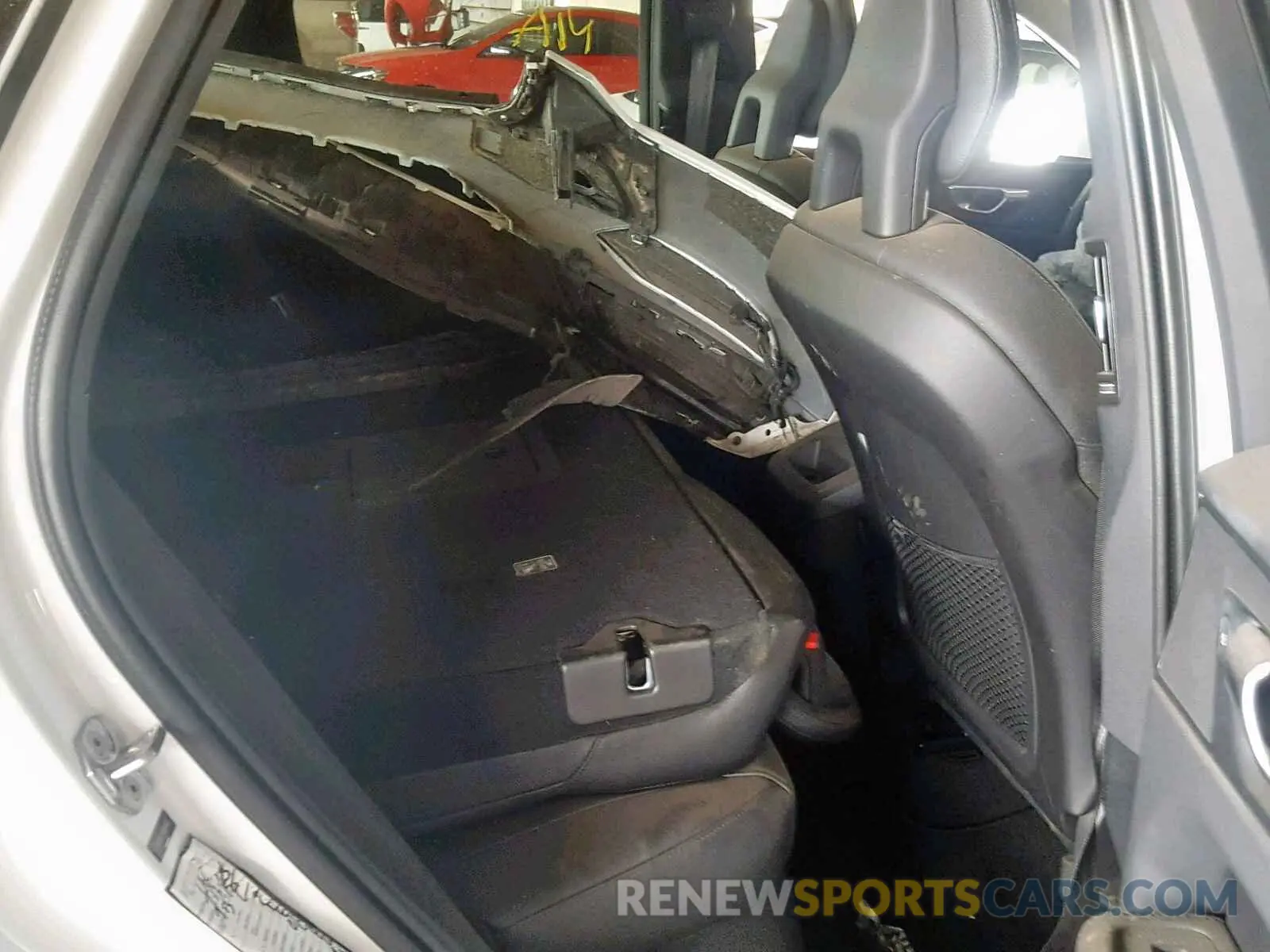 6 fotografías del automóvil dañado LYV102RK3KB186868 VOLVO XC60 T5 2019