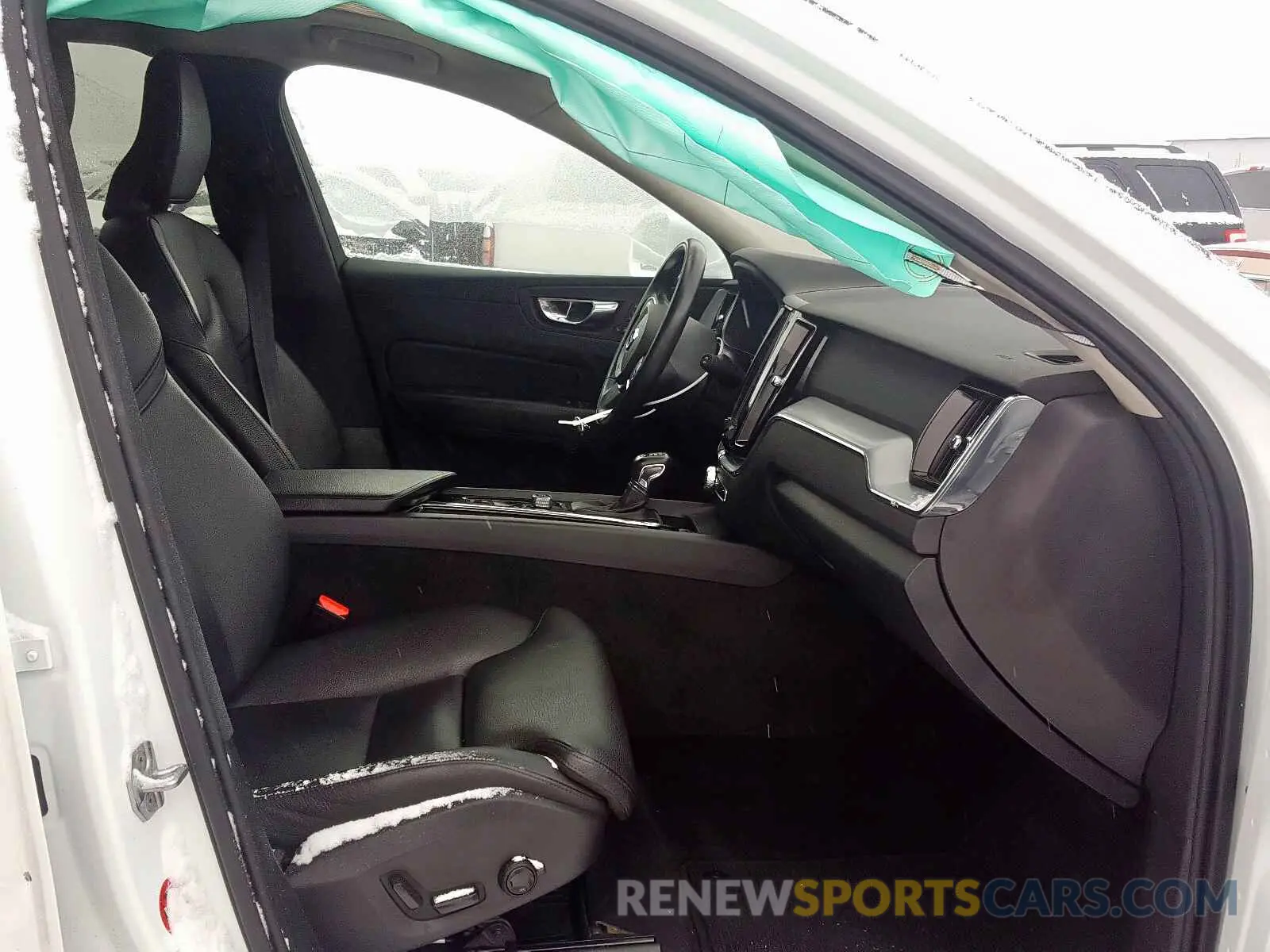 5 fotografías del automóvil dañado LYV102RK9KB196059 VOLVO XC60 T5 2019