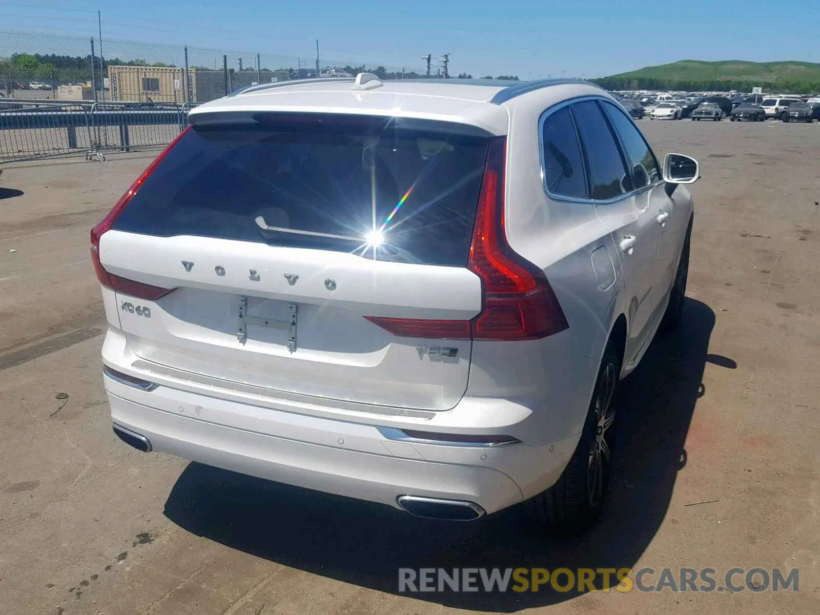 4 fotografías del automóvil dañado LYV102RL7KB237894 VOLVO XC60 T5 2019