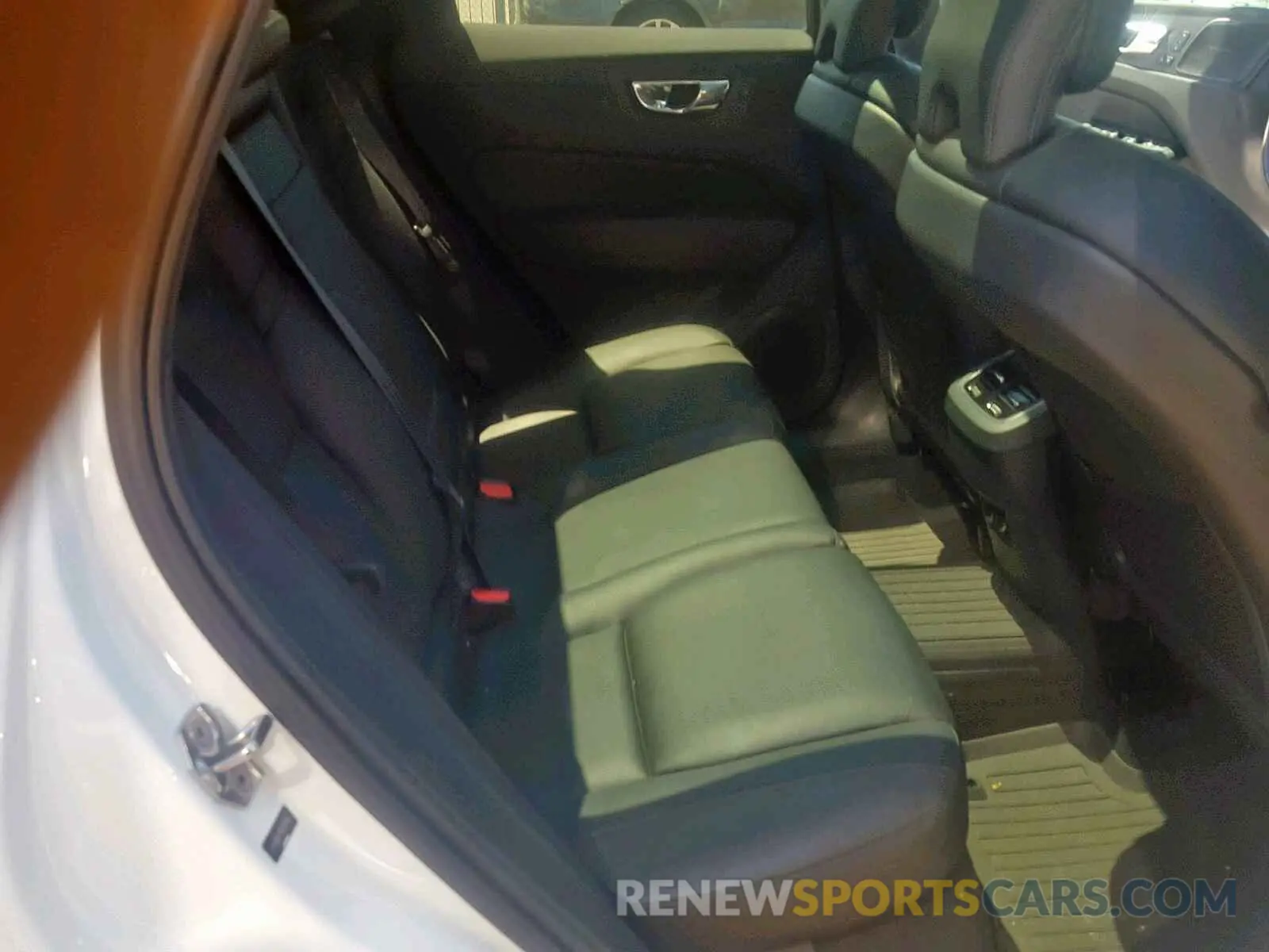 6 fotografías del automóvil dañado LYV102RL7KB237894 VOLVO XC60 T5 2019