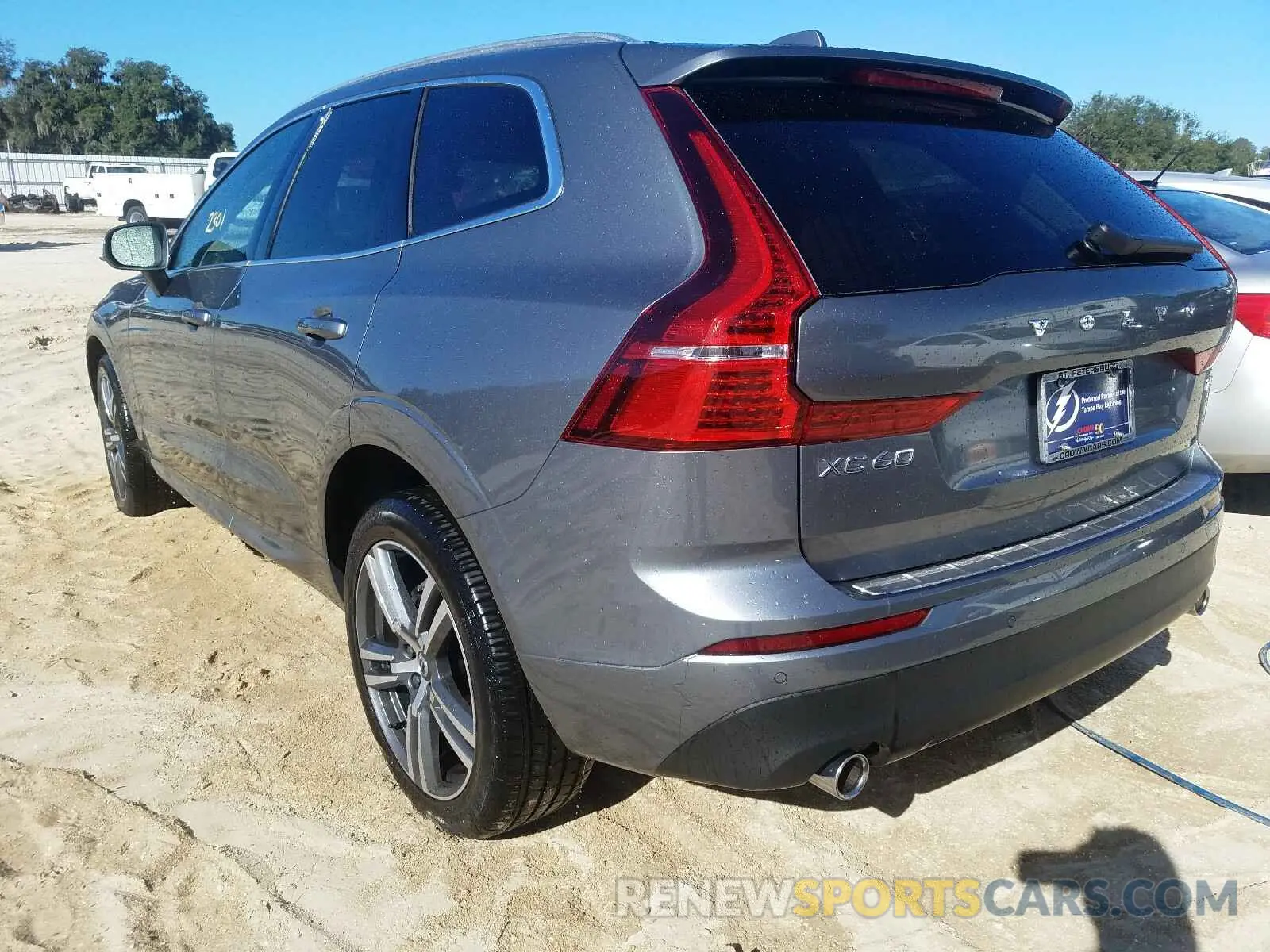 3 fotografías del automóvil dañado YV4102DK1L1609766 VOLVO XC60 T5 MO 2020