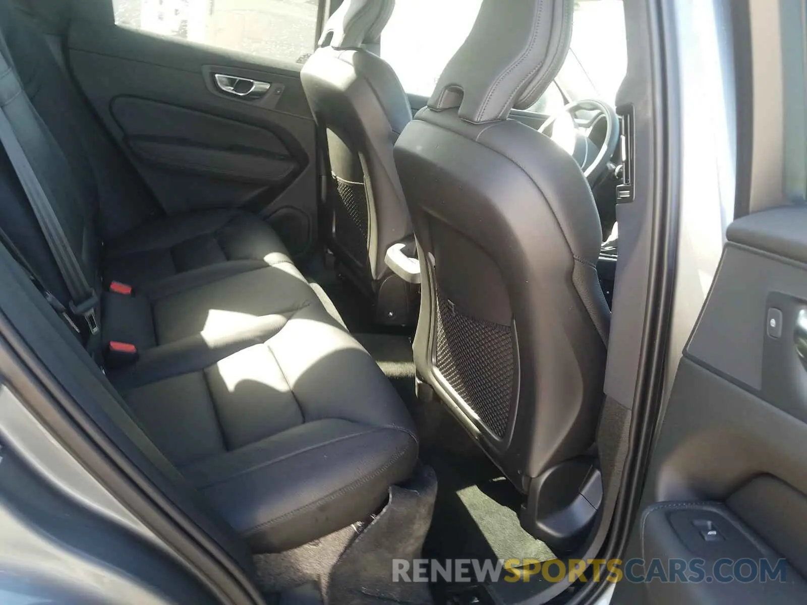 6 fotografías del automóvil dañado YV4102DK1L1609766 VOLVO XC60 T5 MO 2020