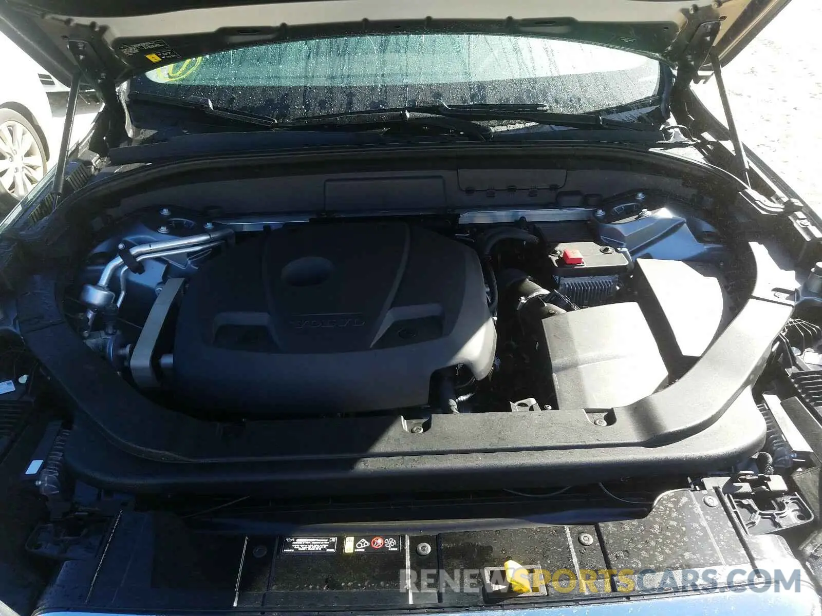 7 fotografías del automóvil dañado YV4102DK1L1609766 VOLVO XC60 T5 MO 2020