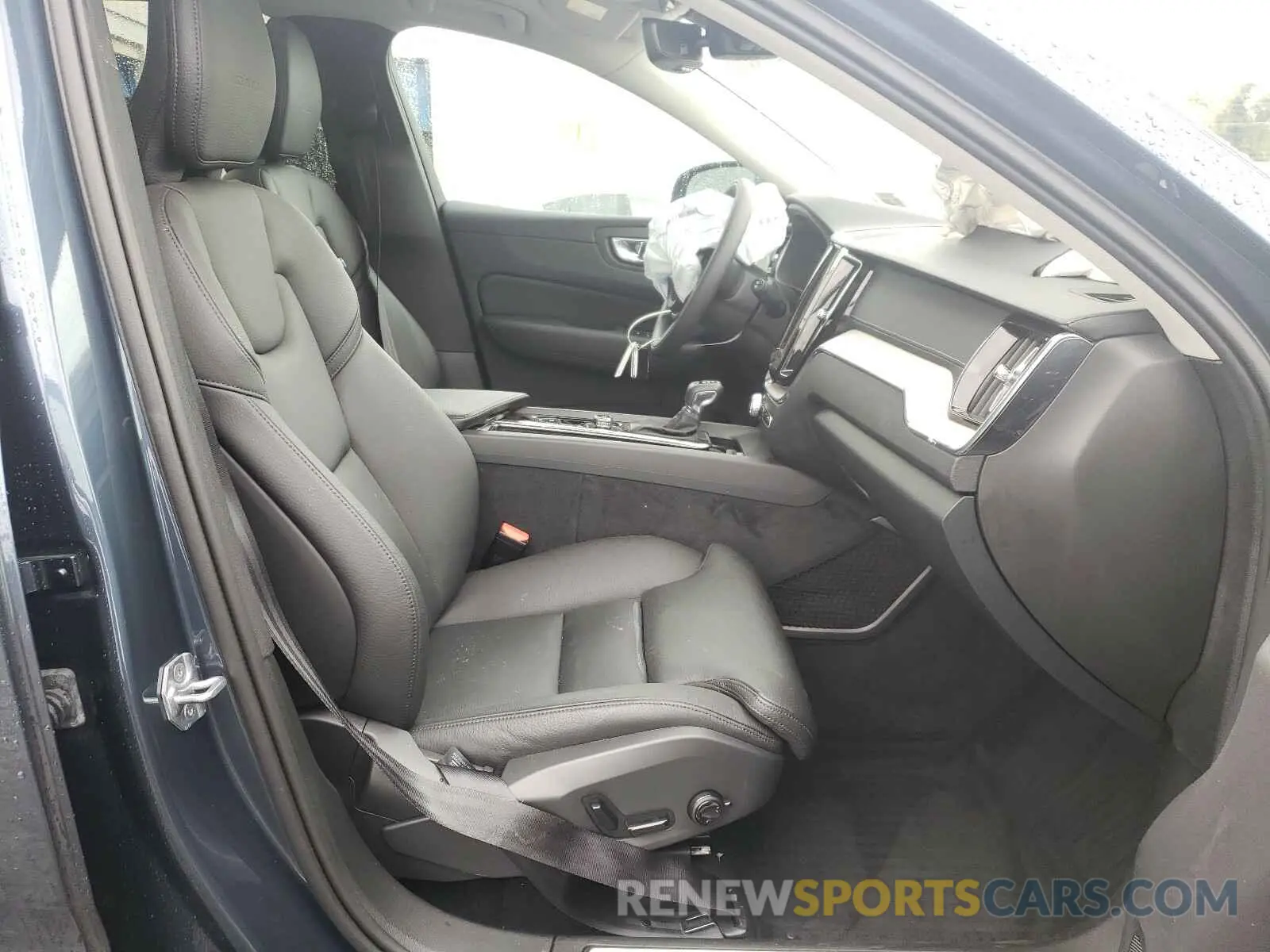 5 fotografías del automóvil dañado LYVA22RLXKB335151 VOLVO XC60 T6 IN 2019