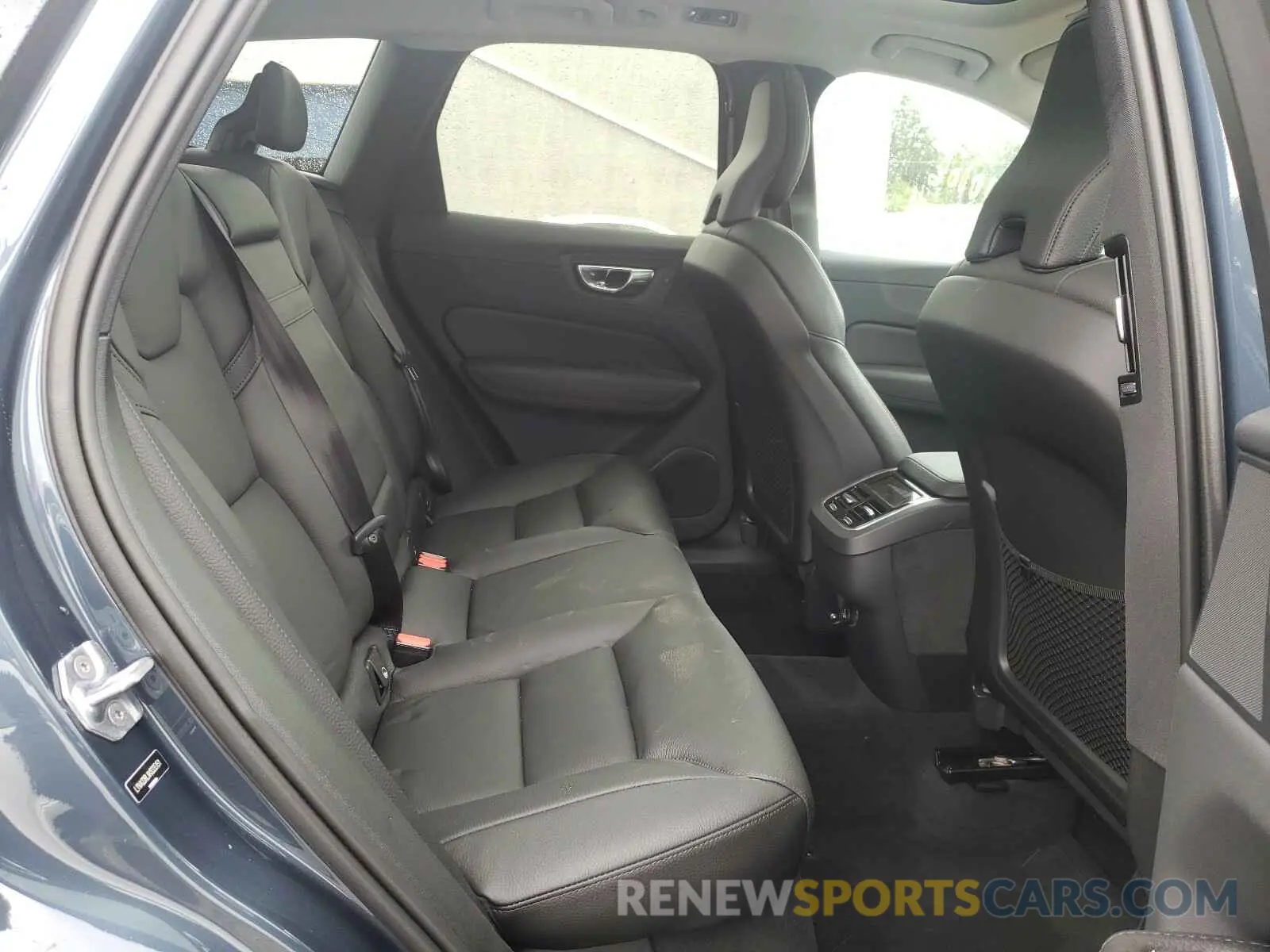 6 fotografías del automóvil dañado LYVA22RLXKB335151 VOLVO XC60 T6 IN 2019