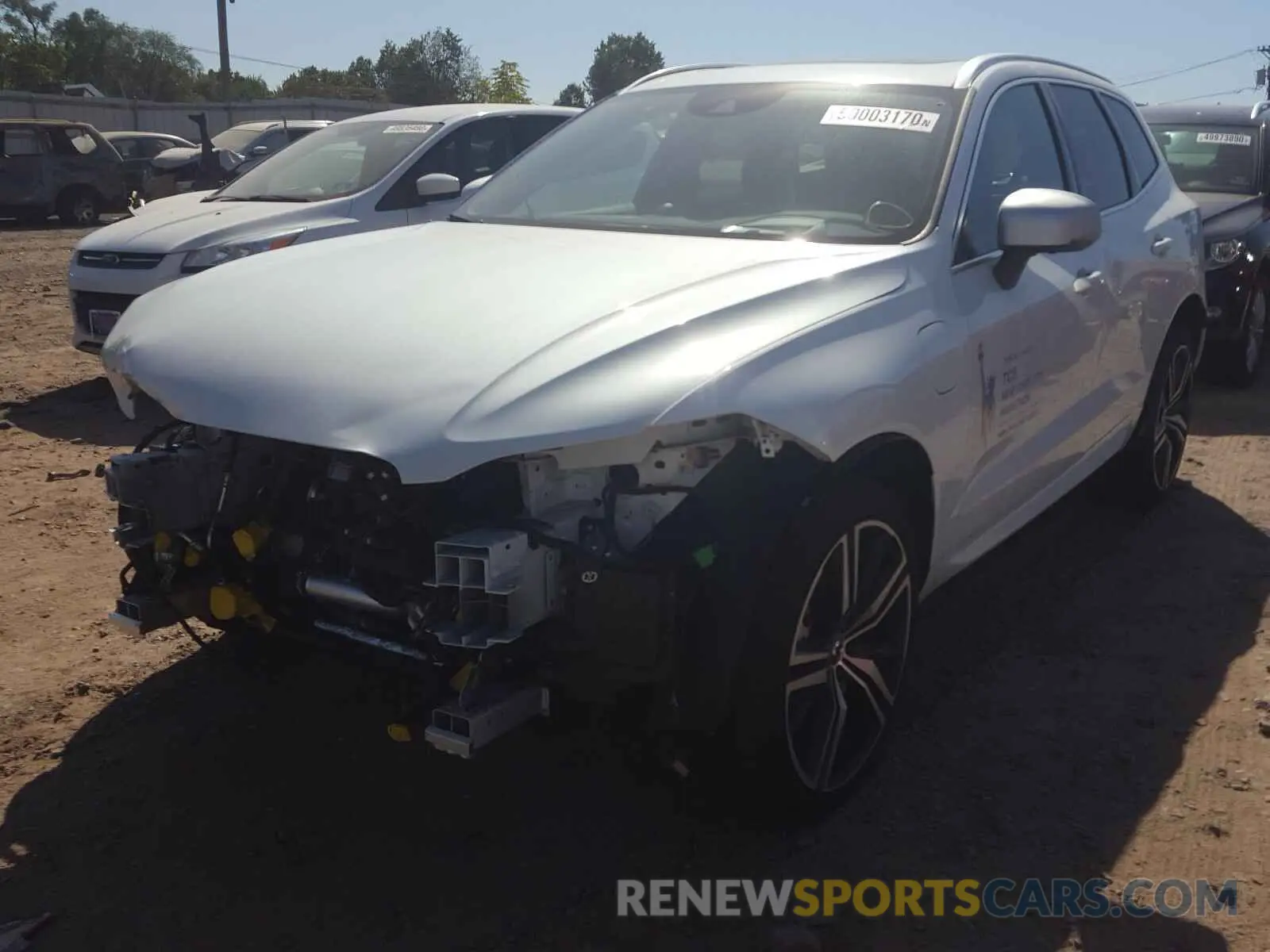 2 fotografías del automóvil dañado LYVBR0DM9KB285086 VOLVO XC60 T8 R- 2019