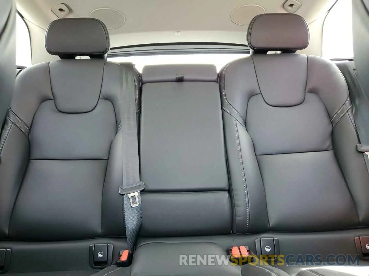 10 fotografías del automóvil dañado YV4L12RAXP1321823 VOLVO XC60 ULTIM 2023