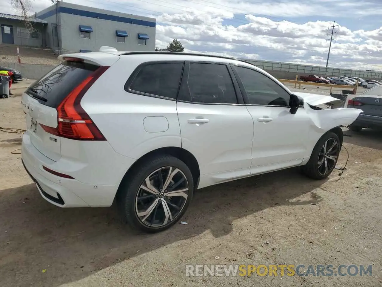 3 fotografías del automóvil dañado YV4L12RX0P1373272 VOLVO XC60 ULTIM 2023