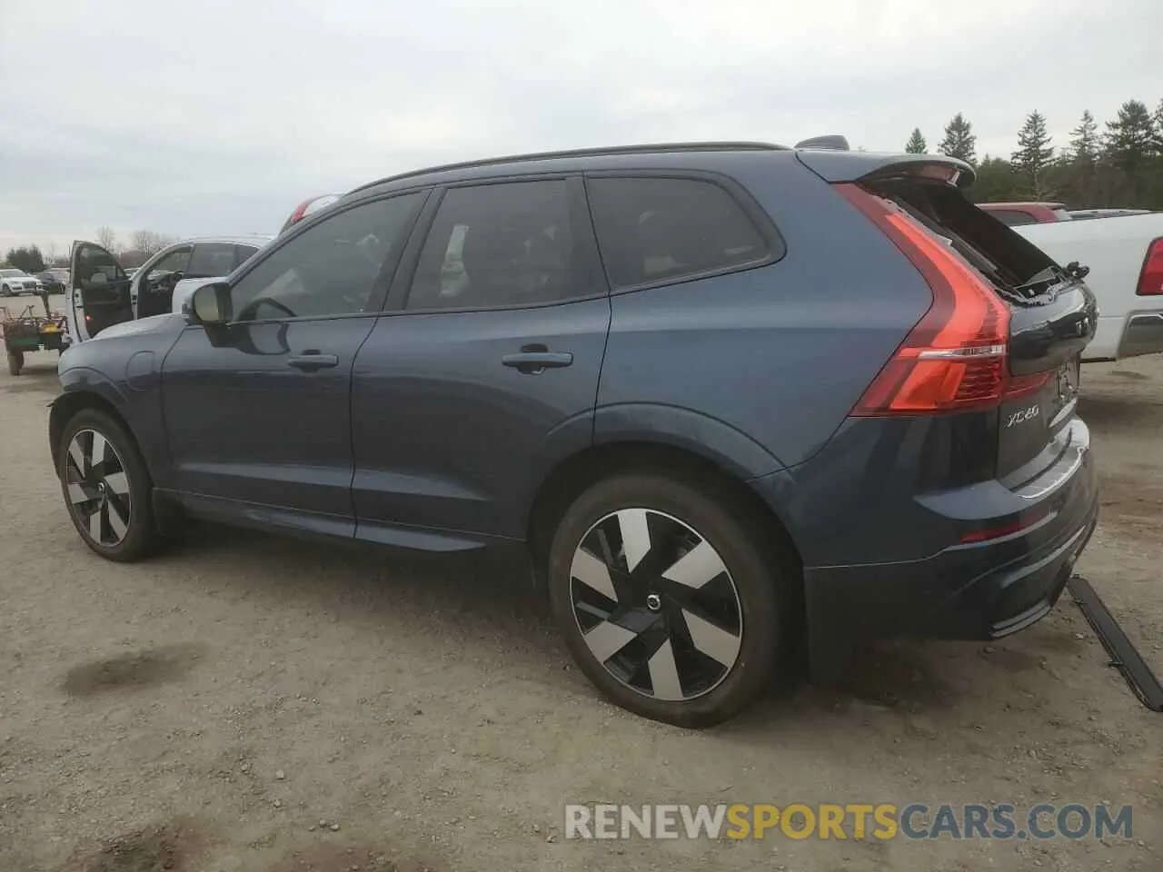 2 fotografías del automóvil dañado LYVH60DMXRB938229 VOLVO XC60 ULTIM 2024