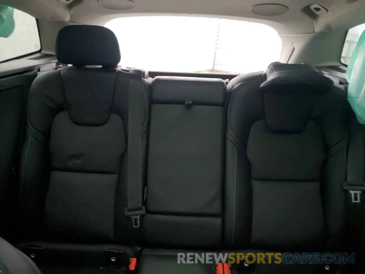 10 fotografías del automóvil dañado YV4H60DM0R1873010 VOLVO XC60 ULTIM 2024