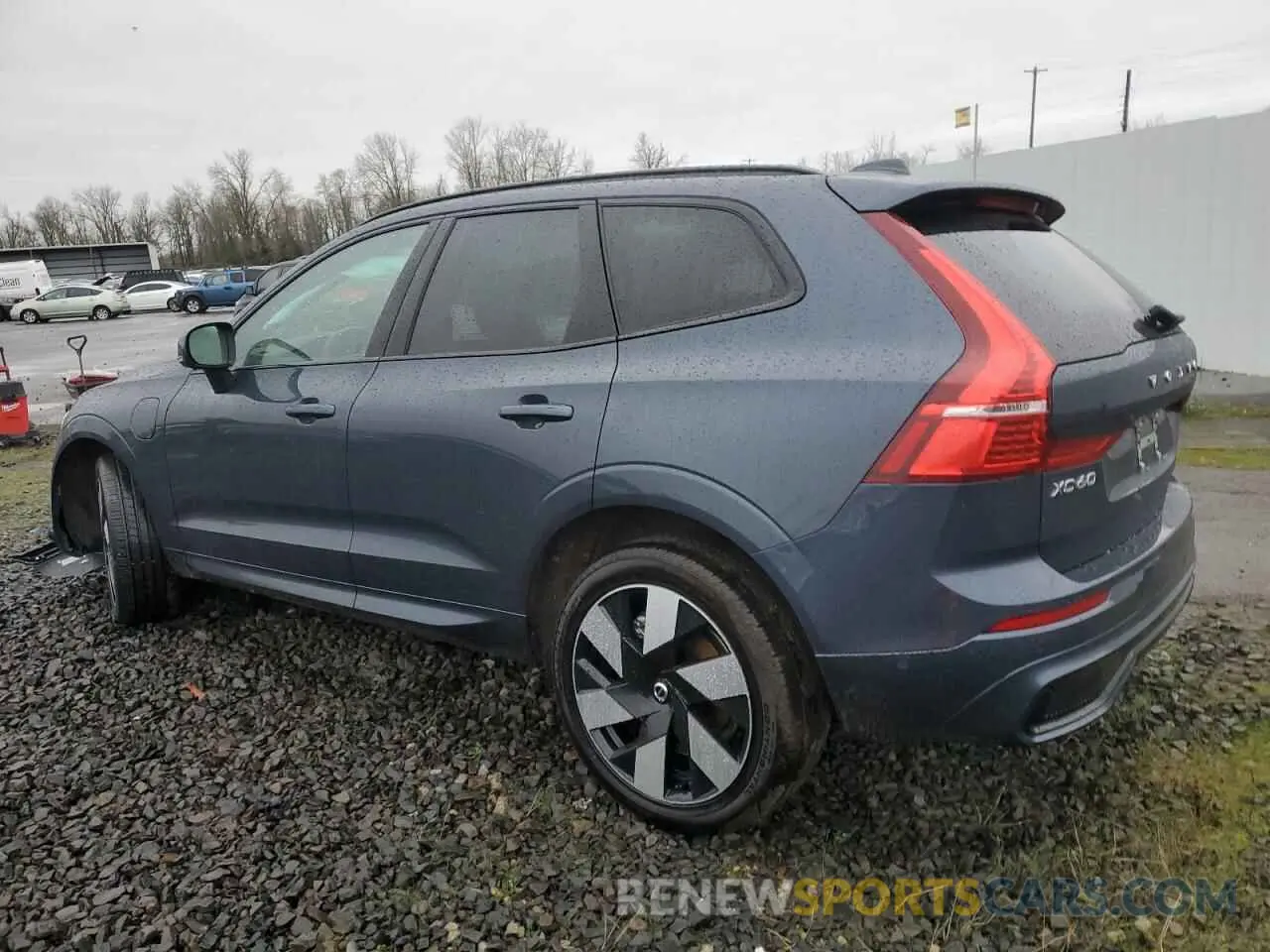 2 fotografías del automóvil dañado YV4H60DM0R1873010 VOLVO XC60 ULTIM 2024