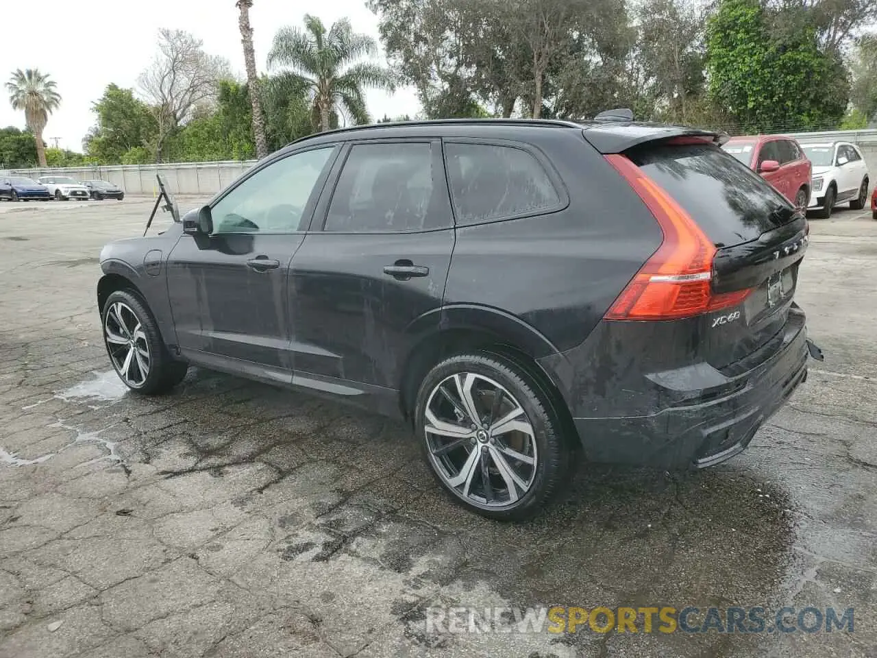 2 fotografías del automóvil dañado YV4H60DM7R1806680 VOLVO XC60 ULTIM 2024