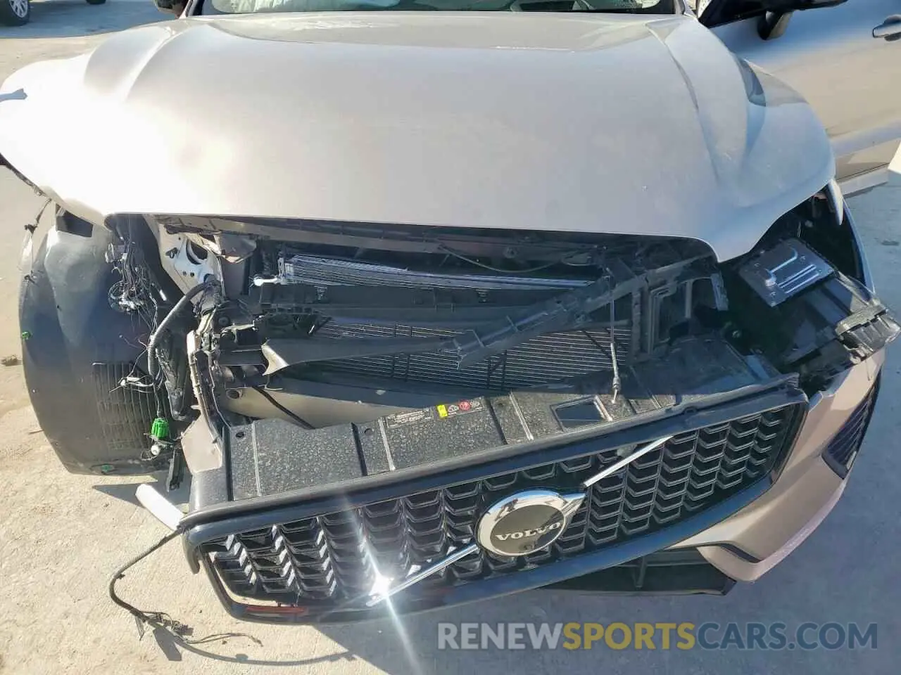 13 fotografías del automóvil dañado YV4L12RM0R1933865 VOLVO XC60 ULTIM 2024