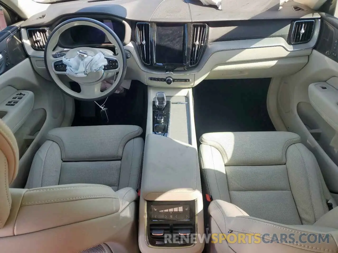 8 fotografías del automóvil dañado YV4L12RM0R1933865 VOLVO XC60 ULTIM 2024