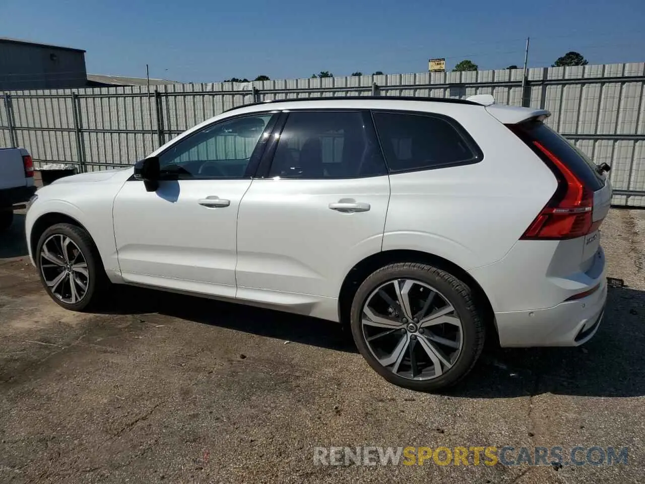 2 fotografías del automóvil dañado YV4L12RM6R1731953 VOLVO XC60 ULTIM 2024