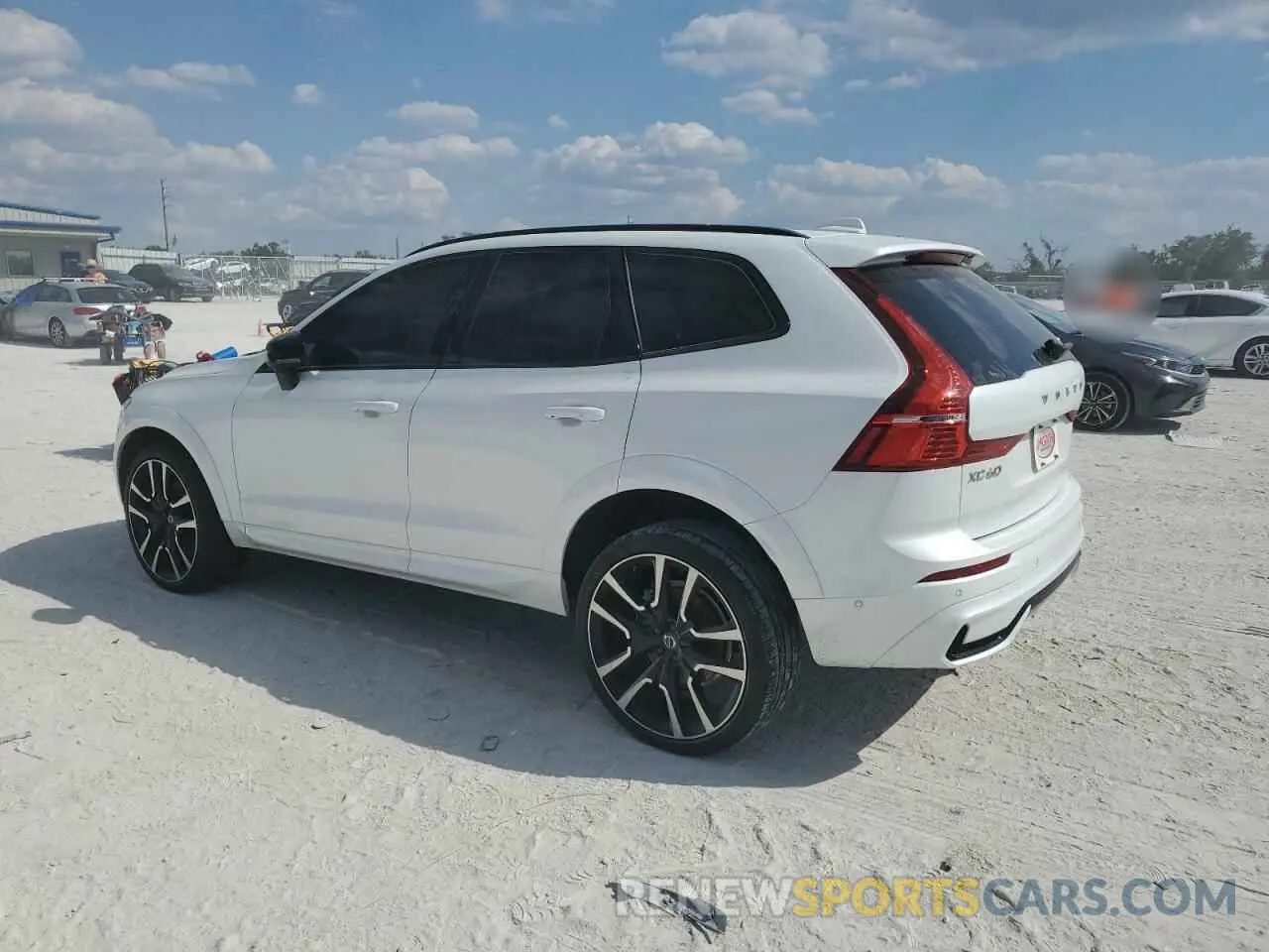 2 fotografías del automóvil dañado YV4L12RM6R1744041 VOLVO XC60 ULTIM 2024
