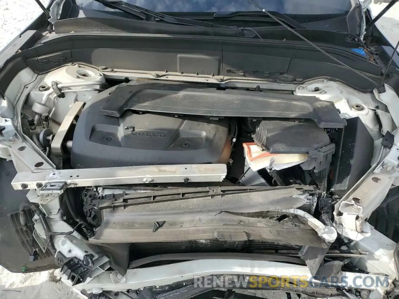 12 fotografías del automóvil dañado YV4102CK2K1425064 VOLVO XC90 2019