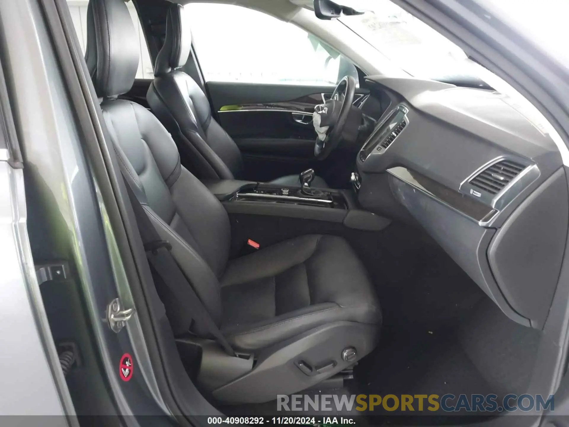 5 fotografías del automóvil dañado YV4102CK3K1418379 VOLVO XC90 2019
