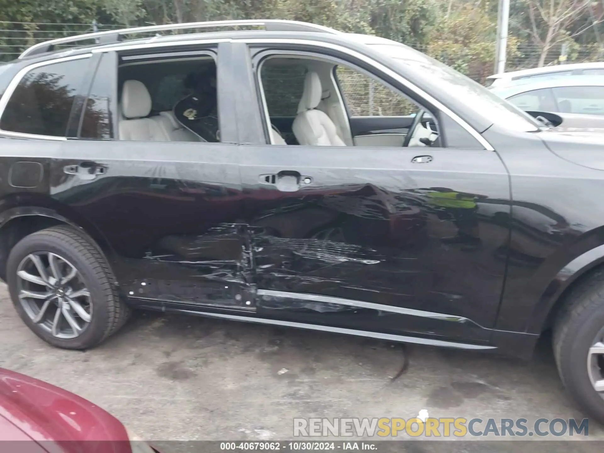 13 fotografías del automóvil dañado YV4102CK4K1479921 VOLVO XC90 2019