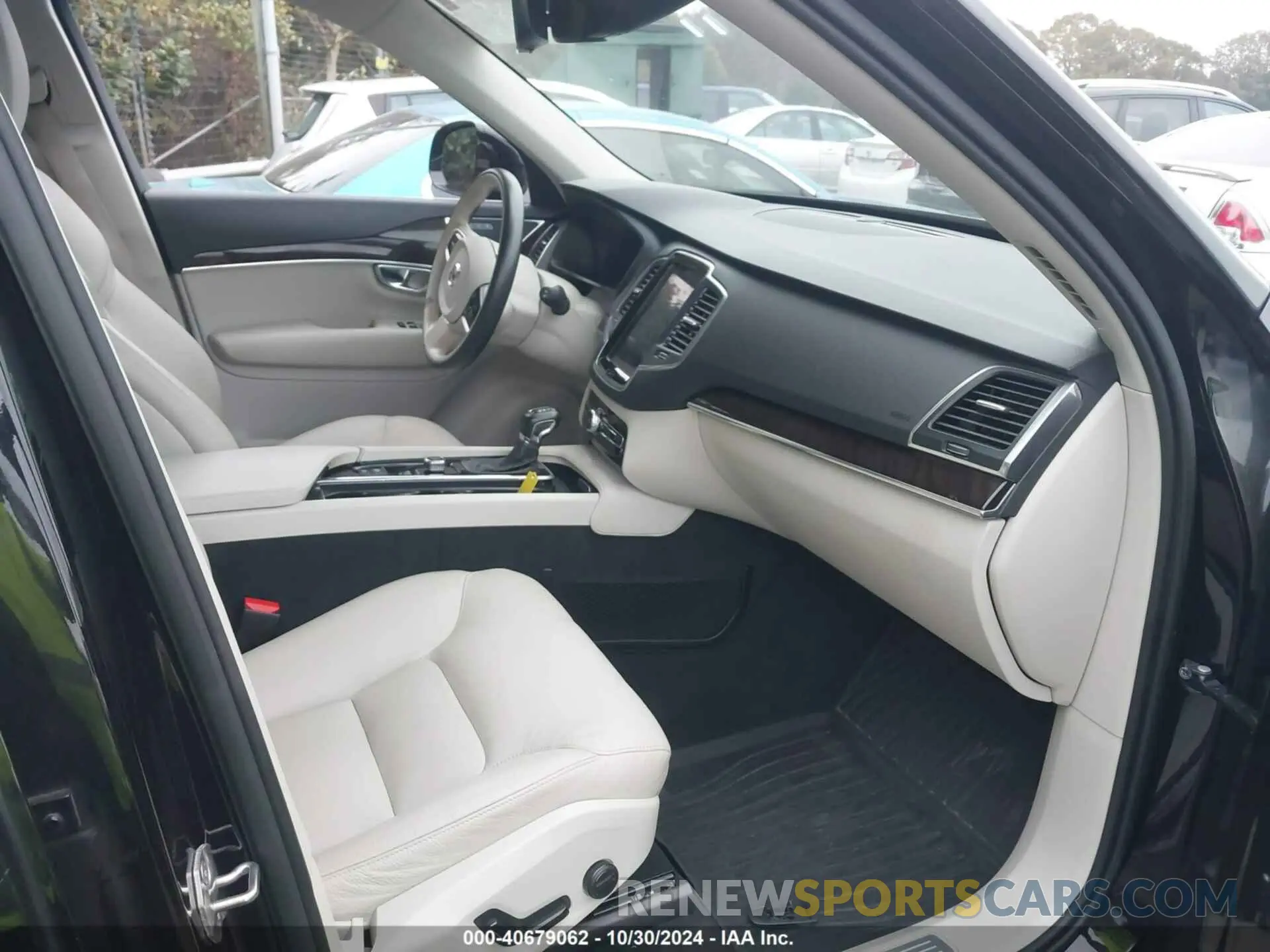 5 fotografías del automóvil dañado YV4102CK4K1479921 VOLVO XC90 2019