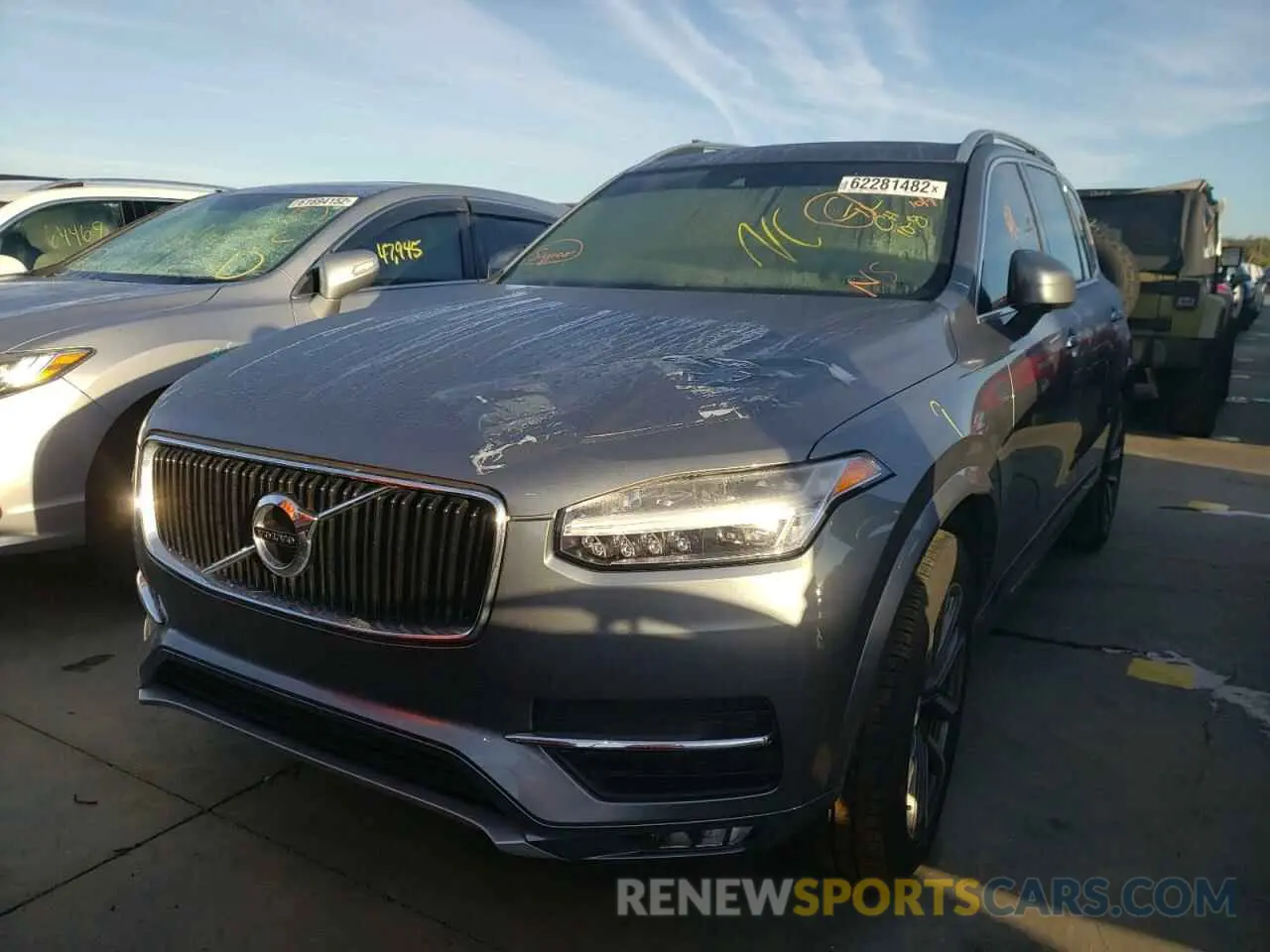 2 fotografías del automóvil dañado YV4102CK8K1504416 VOLVO XC90 2019