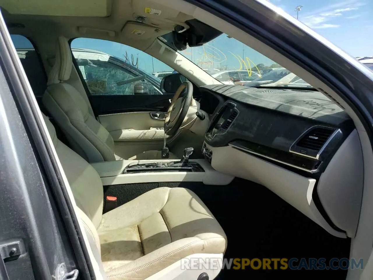 5 fotografías del automóvil dañado YV4102CK8K1504416 VOLVO XC90 2019