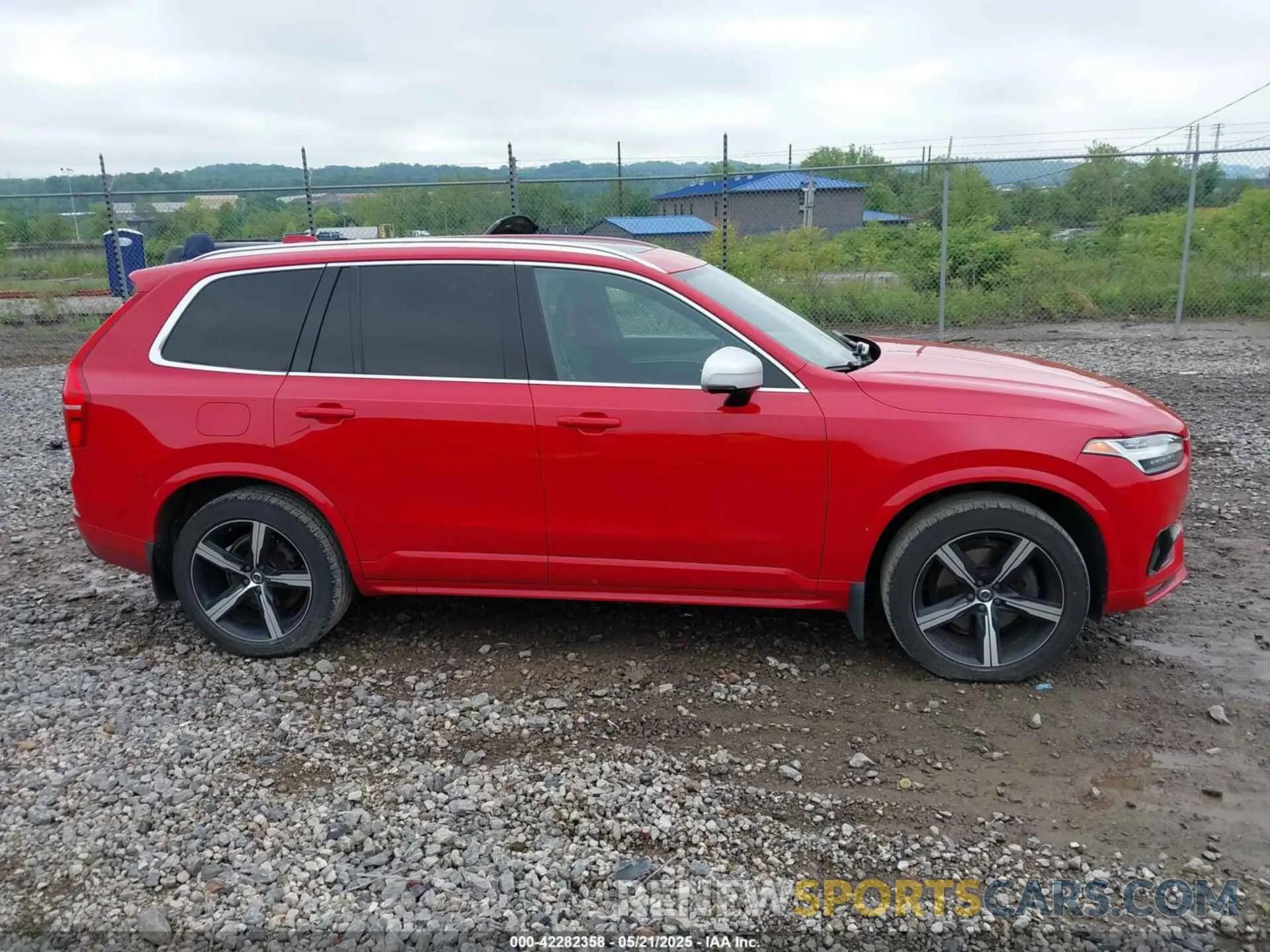 13 fotografías del automóvil dañado YV4102PM5K1469488 VOLVO XC90 2019