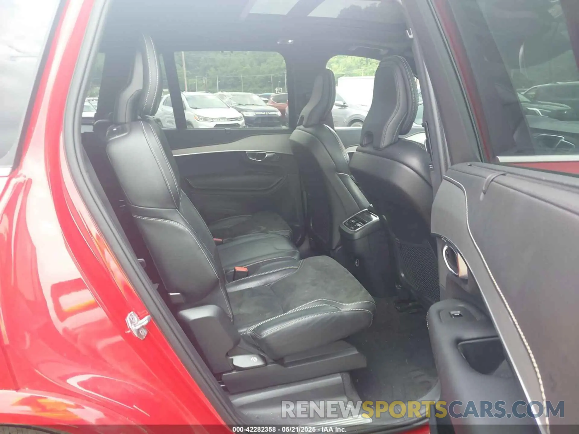 8 fotografías del automóvil dañado YV4102PM5K1469488 VOLVO XC90 2019