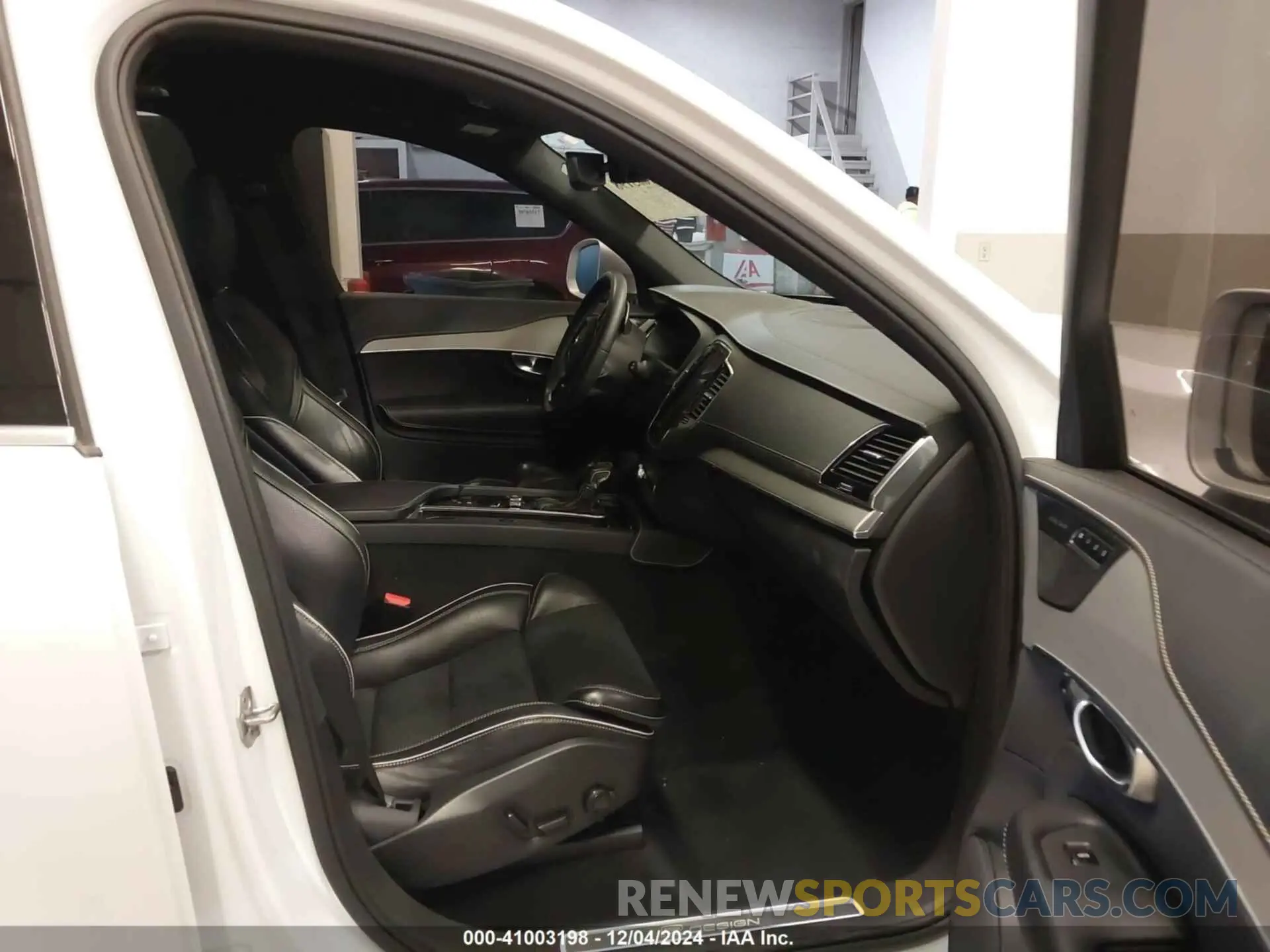 5 fotografías del automóvil dañado YV4102PM6K1446334 VOLVO XC90 2019